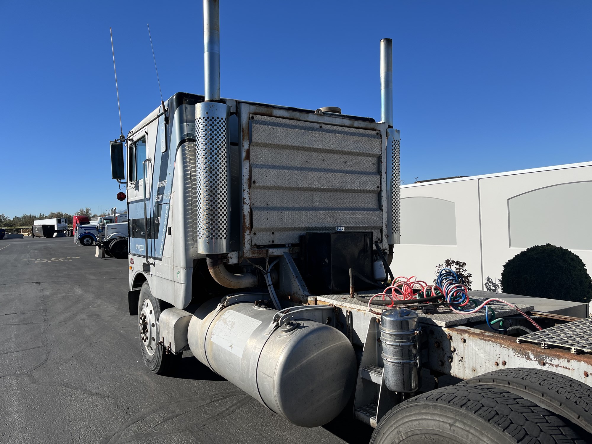 1976 Peterbilt 352 - image 5 of 6