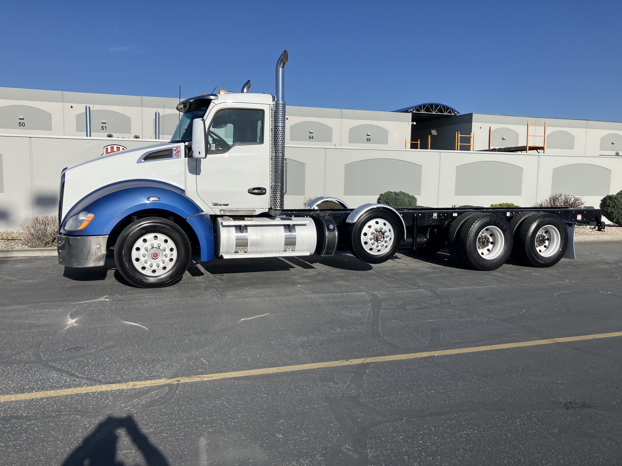 2017 Kenworth T680 - image 1 of 6