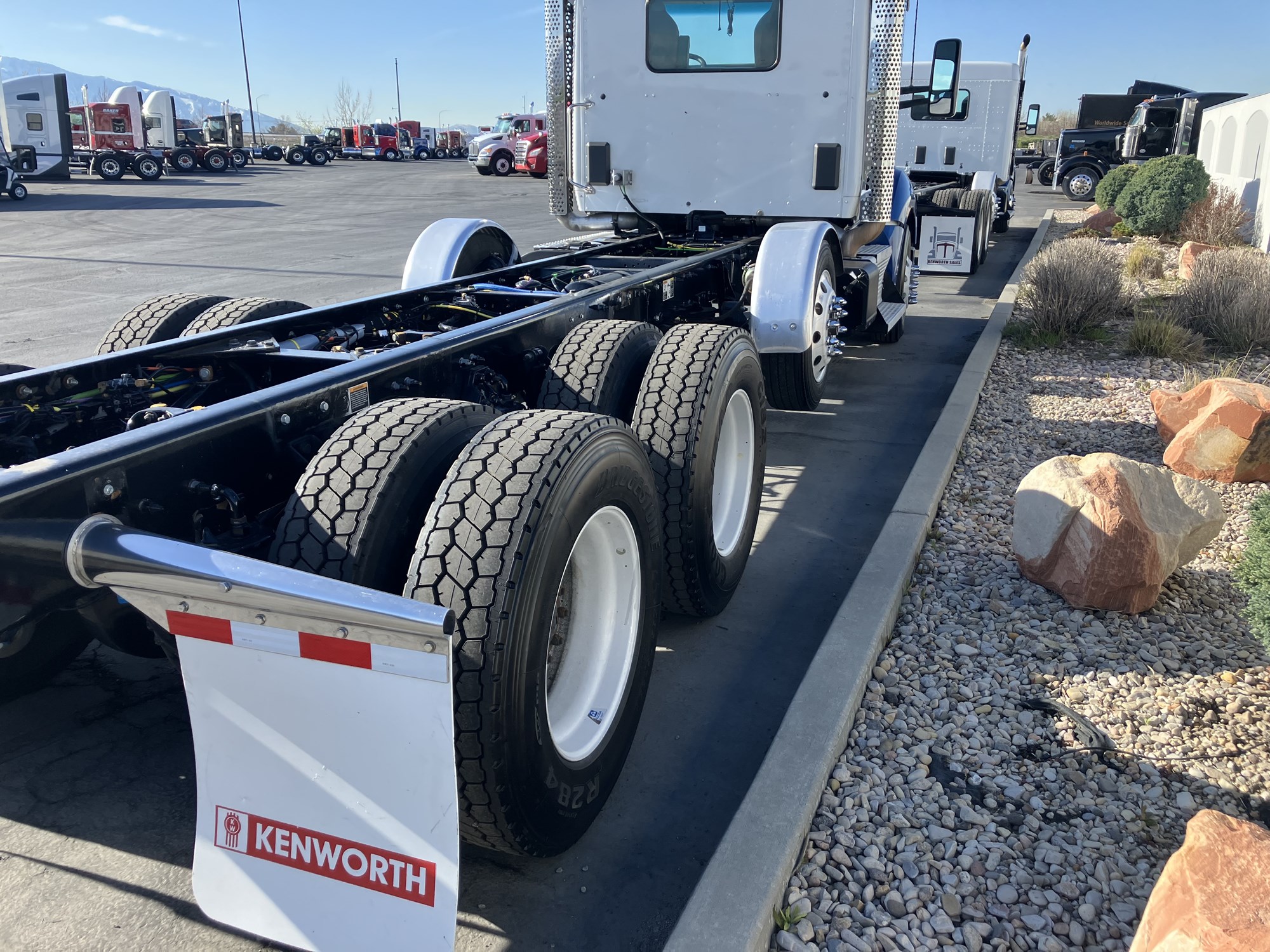 2017 Kenworth T680 - image 6 of 6