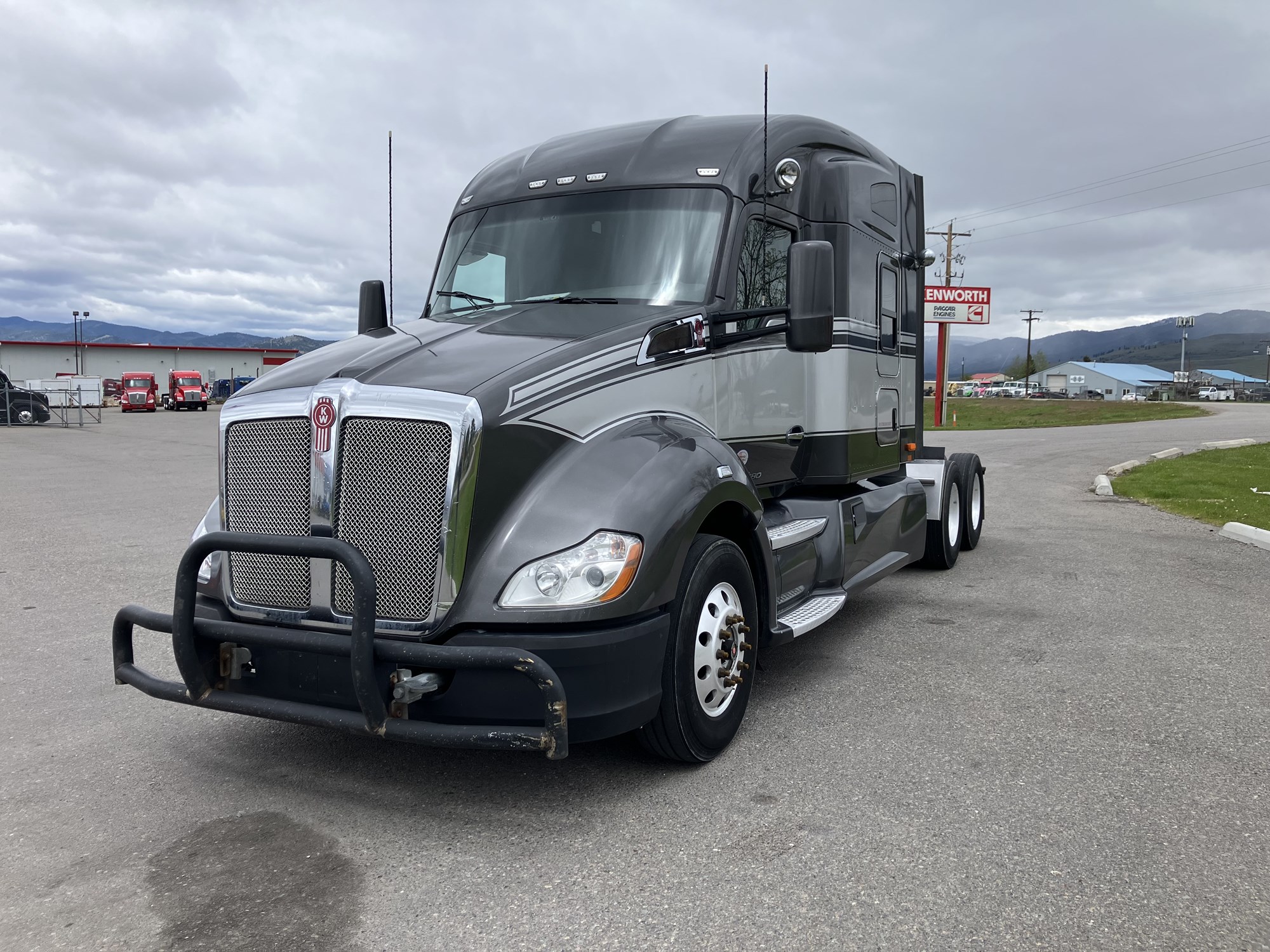 2018 Kenworth T680 - image 1 of 6