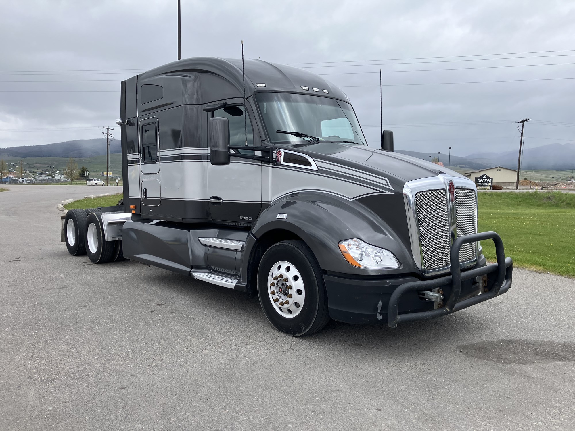 2018 Kenworth T680 - image 3 of 6