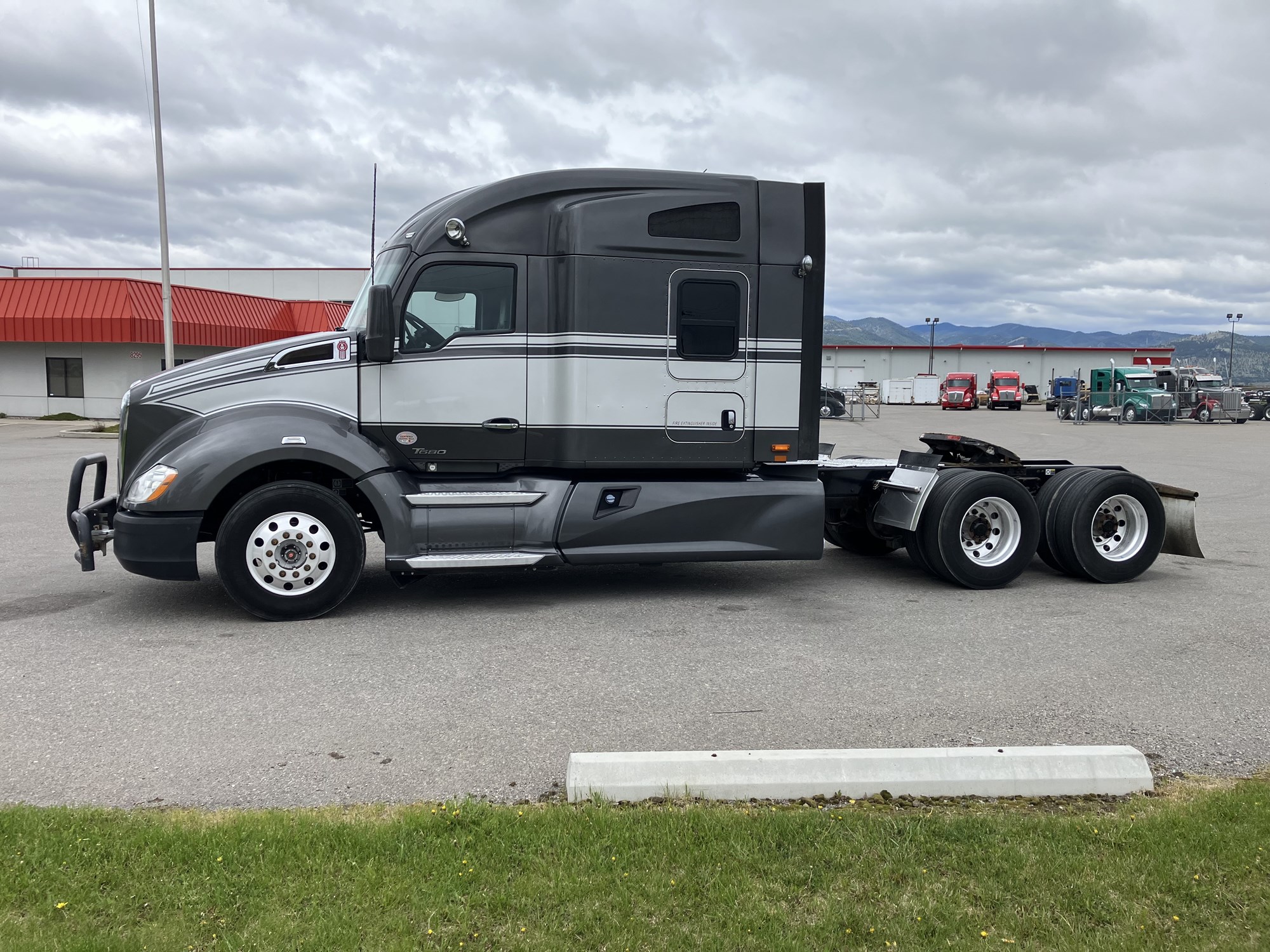 2018 Kenworth T680 - image 6 of 6