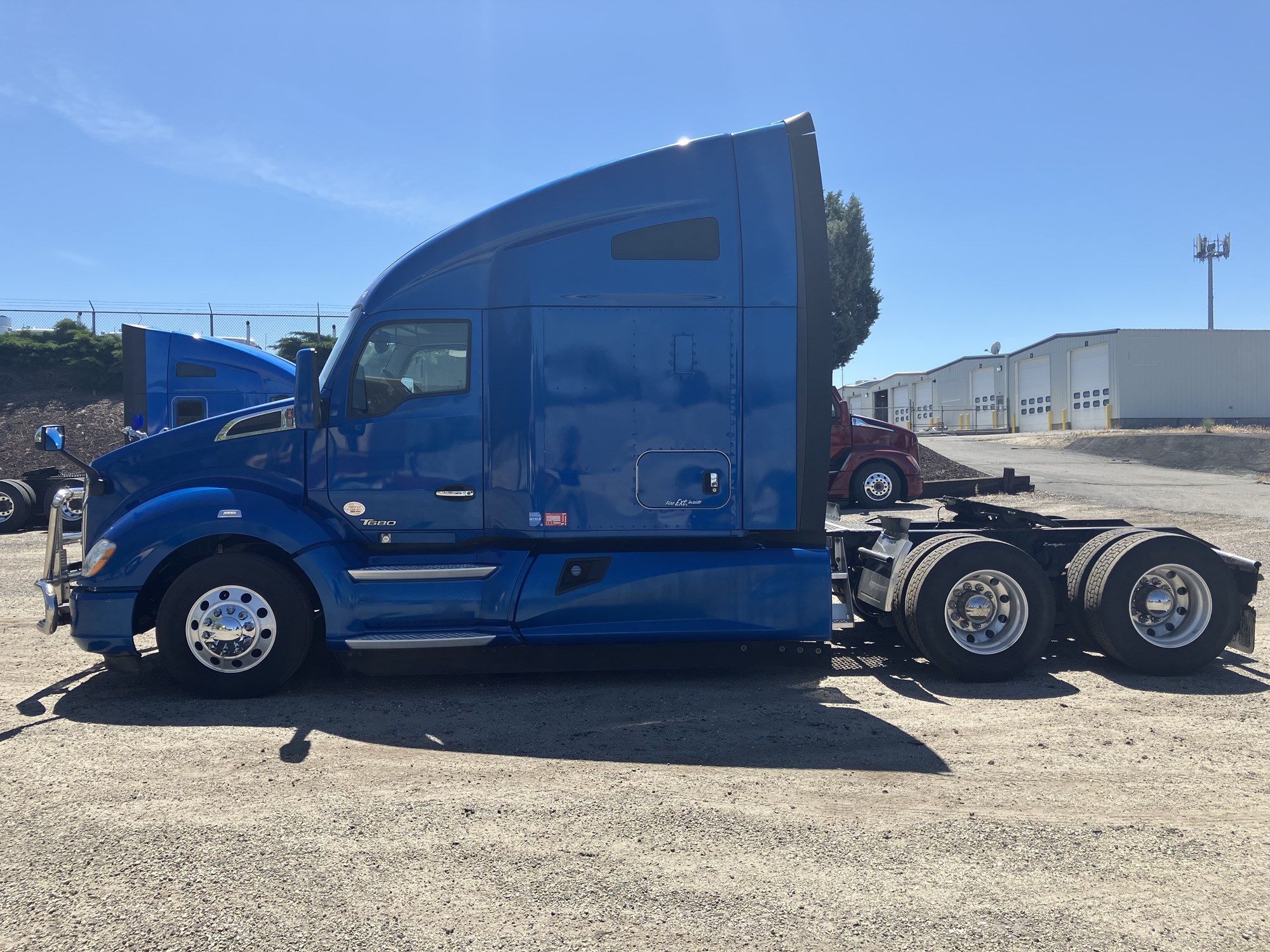 2019 Kenworth T680 - image 2 of 6