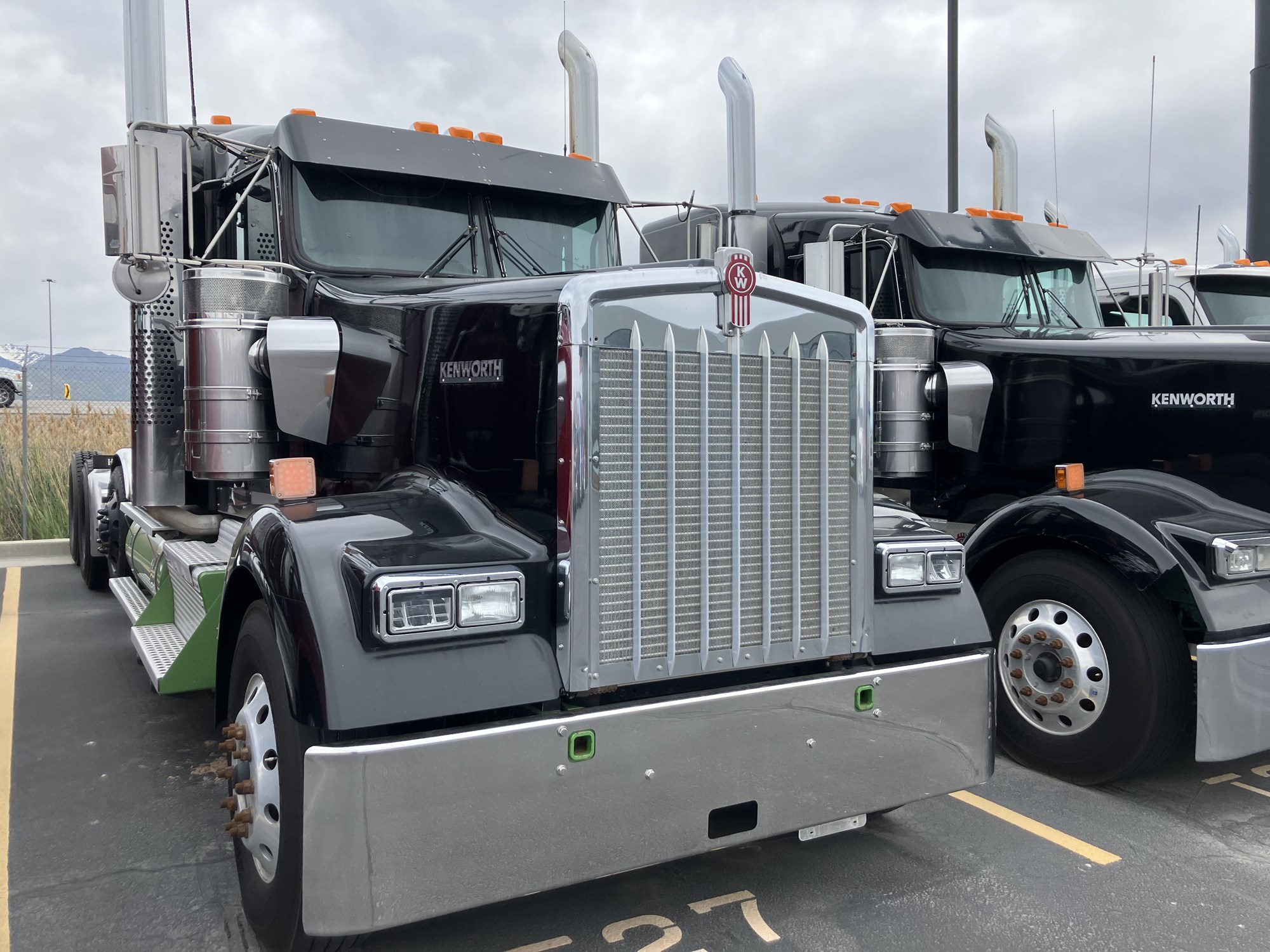 2019 Kenworth W900L - image 2 of 6