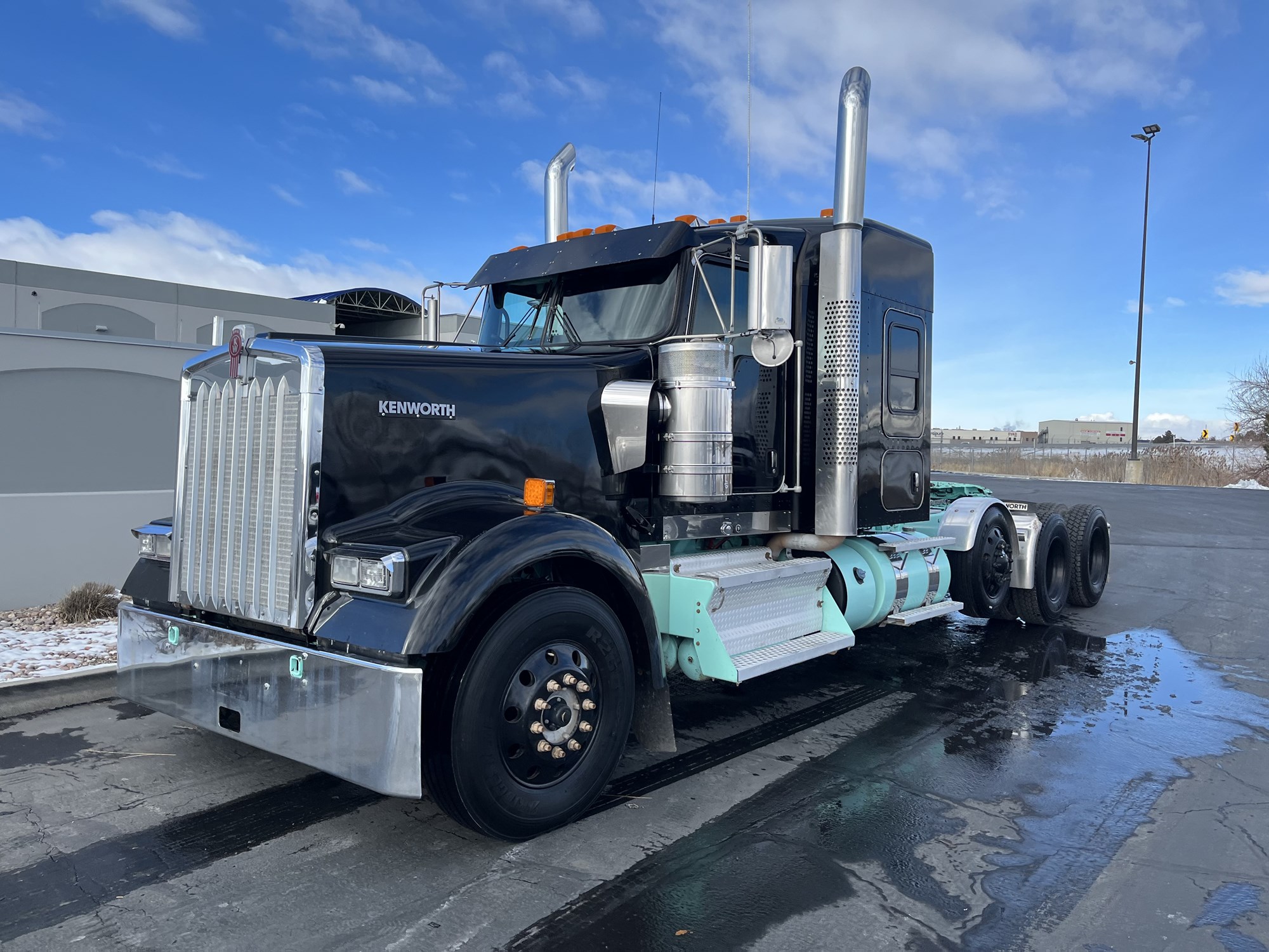 2019 Kenworth W900L - image 2 of 6