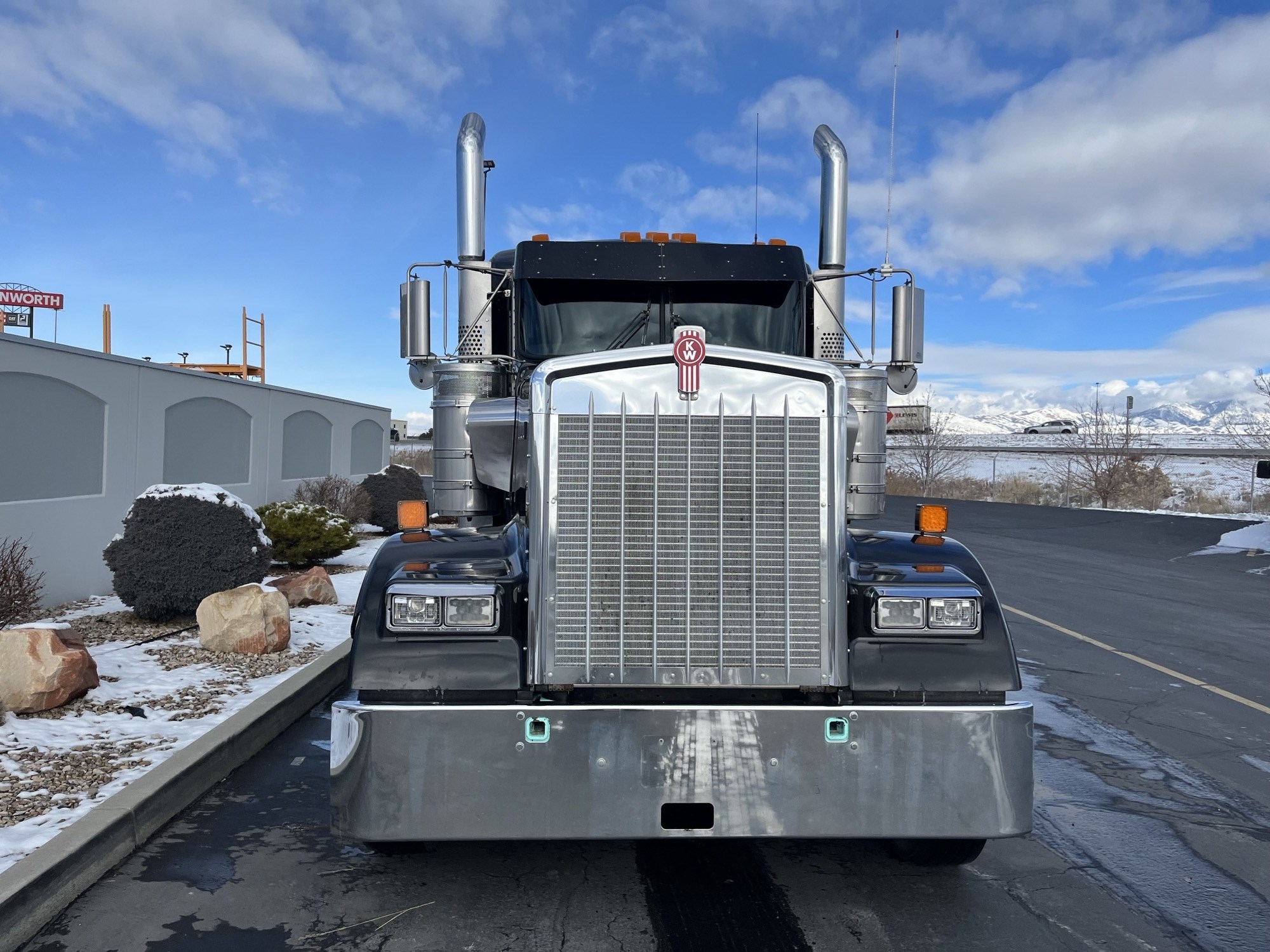 2019 Kenworth W900L - image 3 of 6