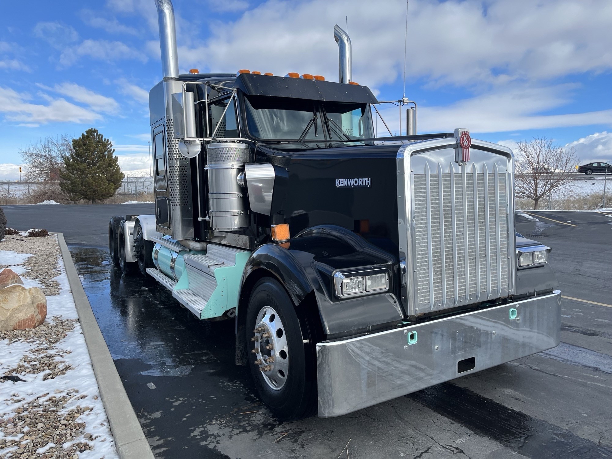 2019 Kenworth W900L - image 4 of 6