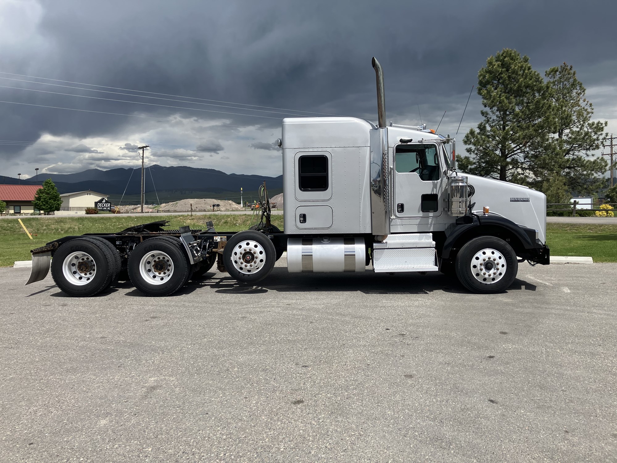 2020 Kenworth T800 - image 4 of 6