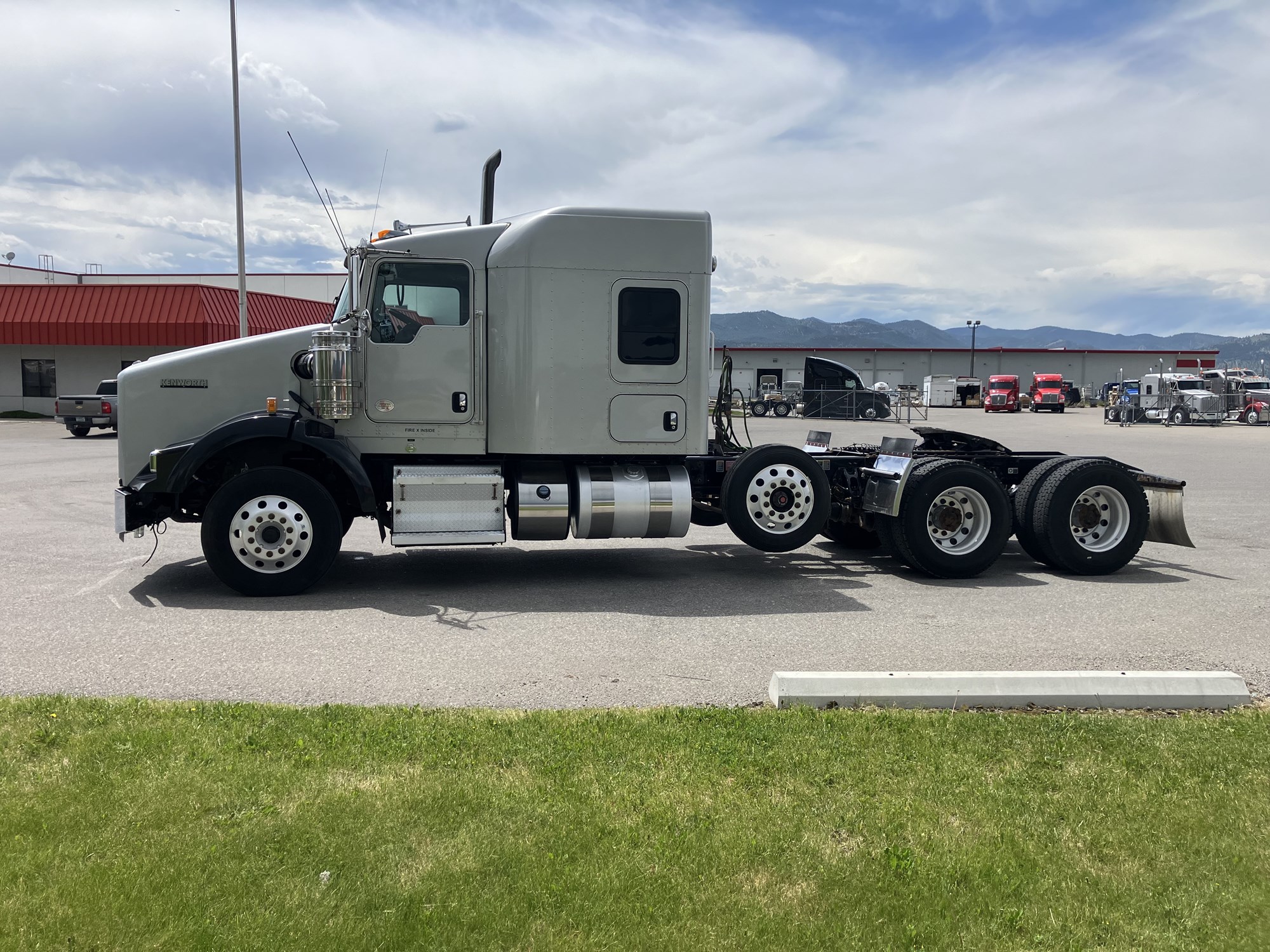 2020 Kenworth T800 - image 6 of 6