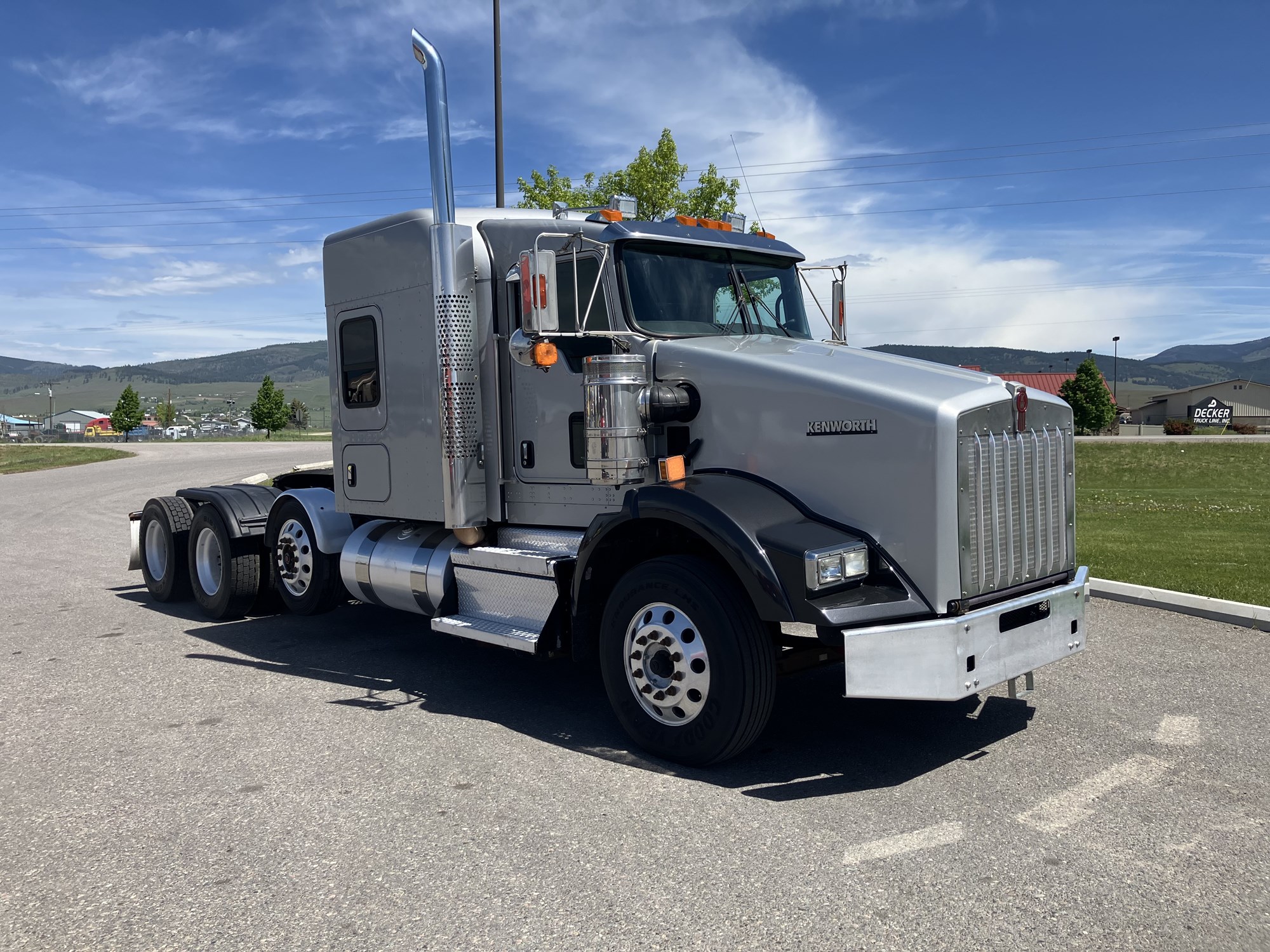 2020 Kenworth T800 - image 3 of 6