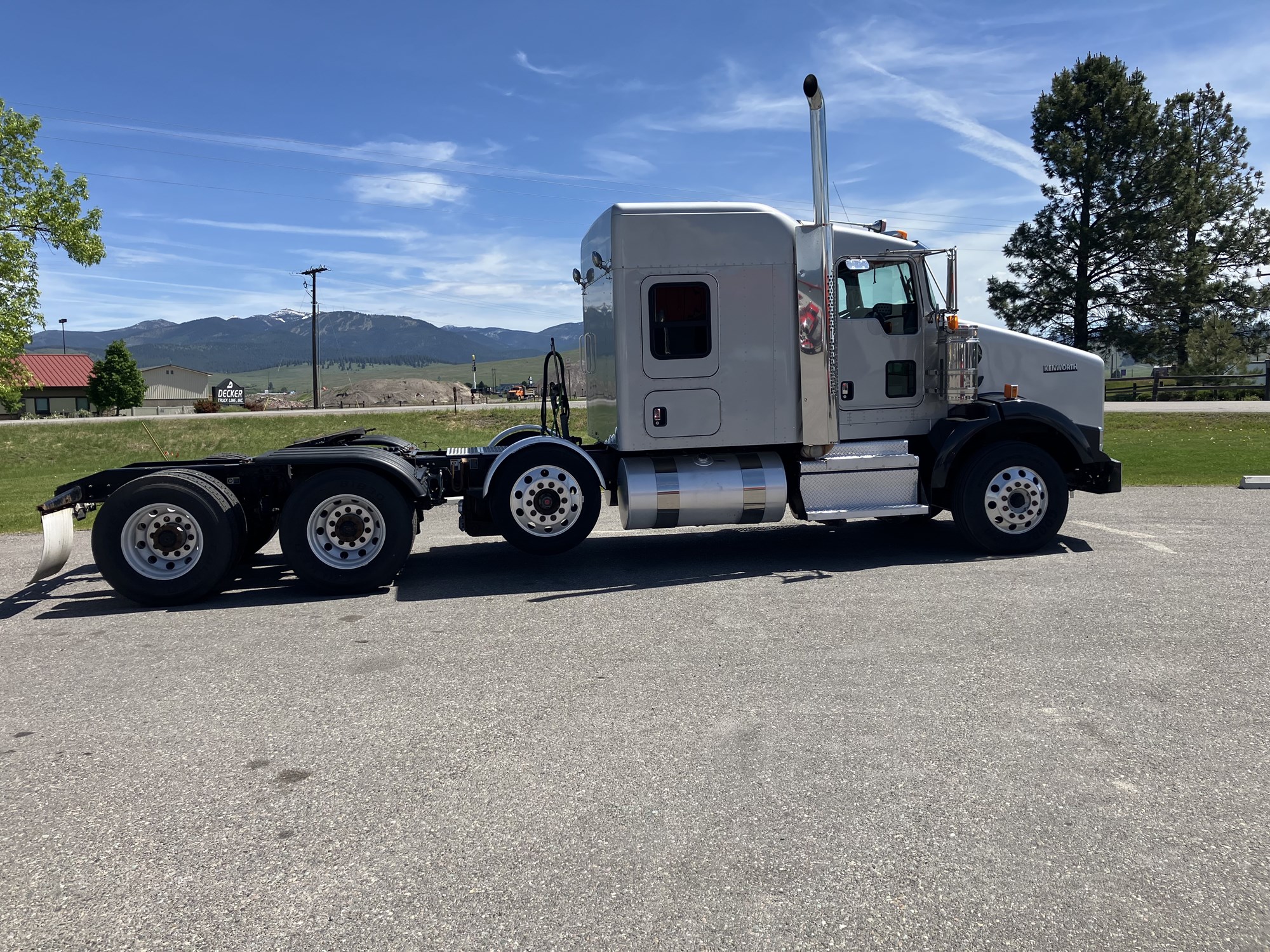 2020 Kenworth T800 - image 4 of 6