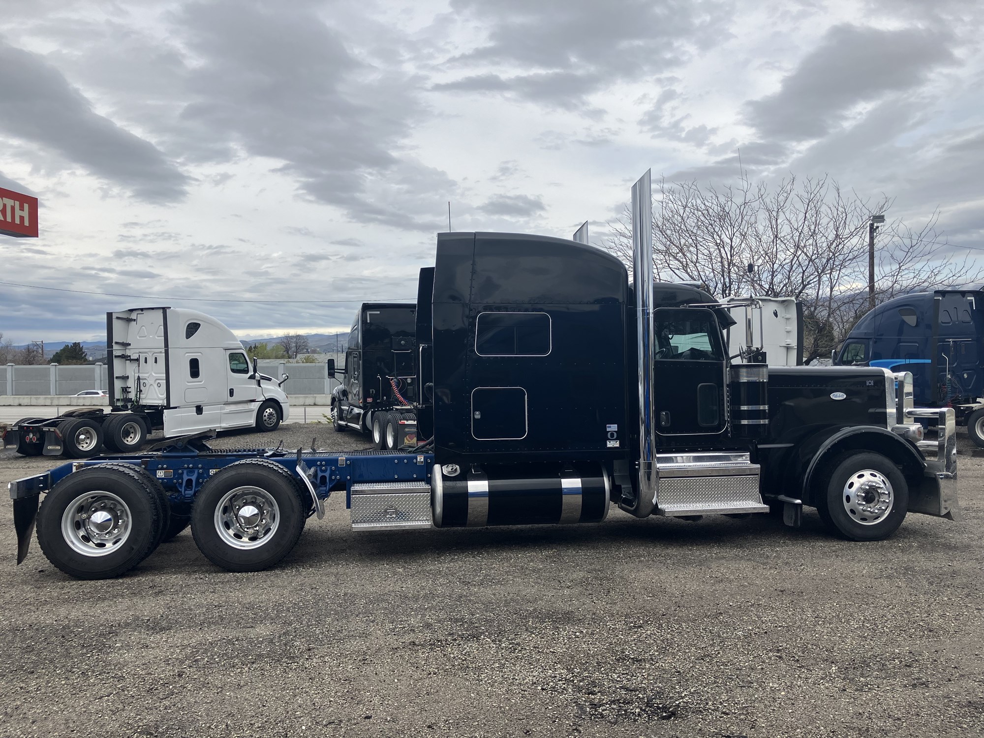 2022 Peterbilt 389 - image 6 of 6