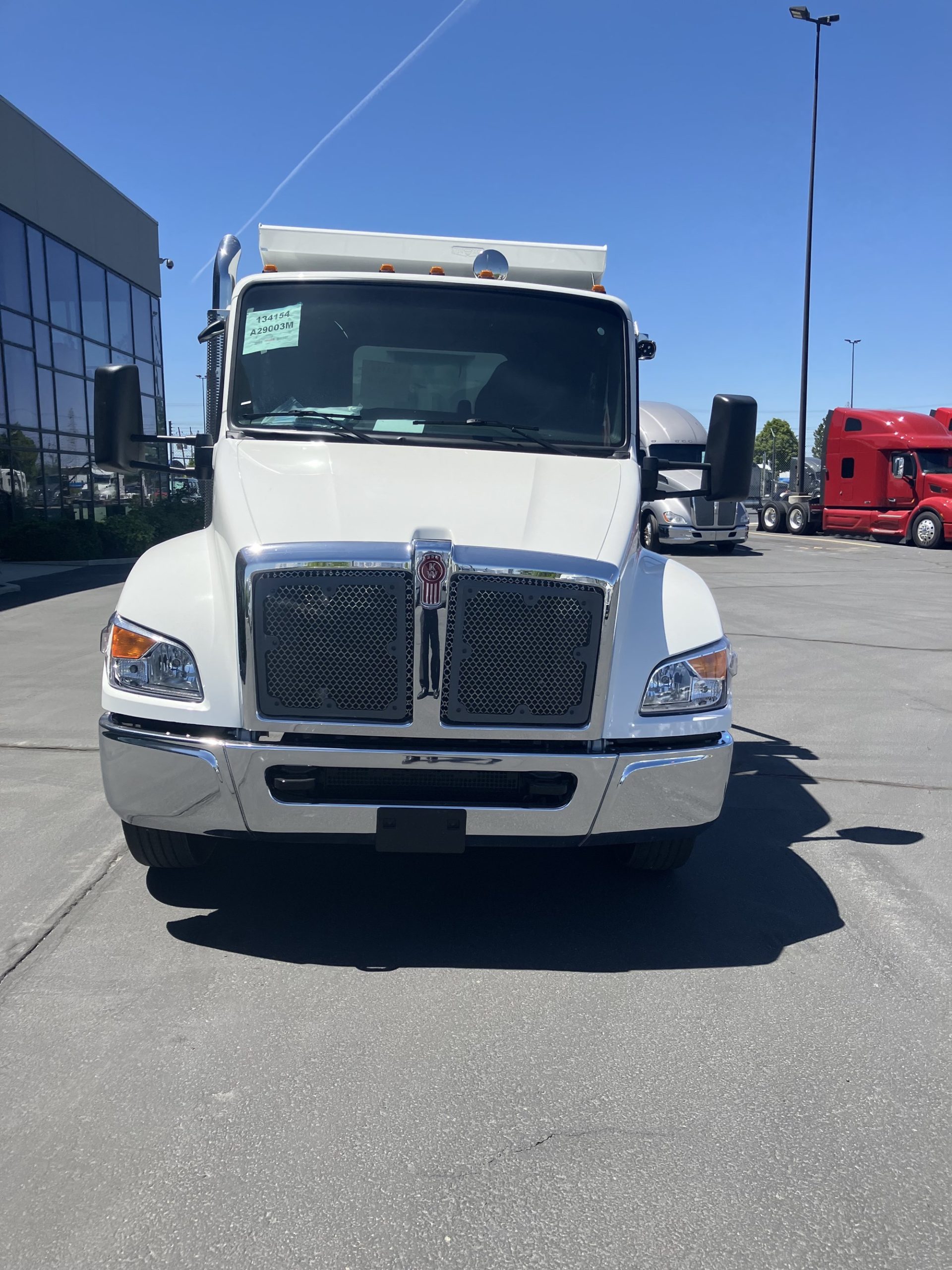 2025 Kenworth T380 - image 2 of 6