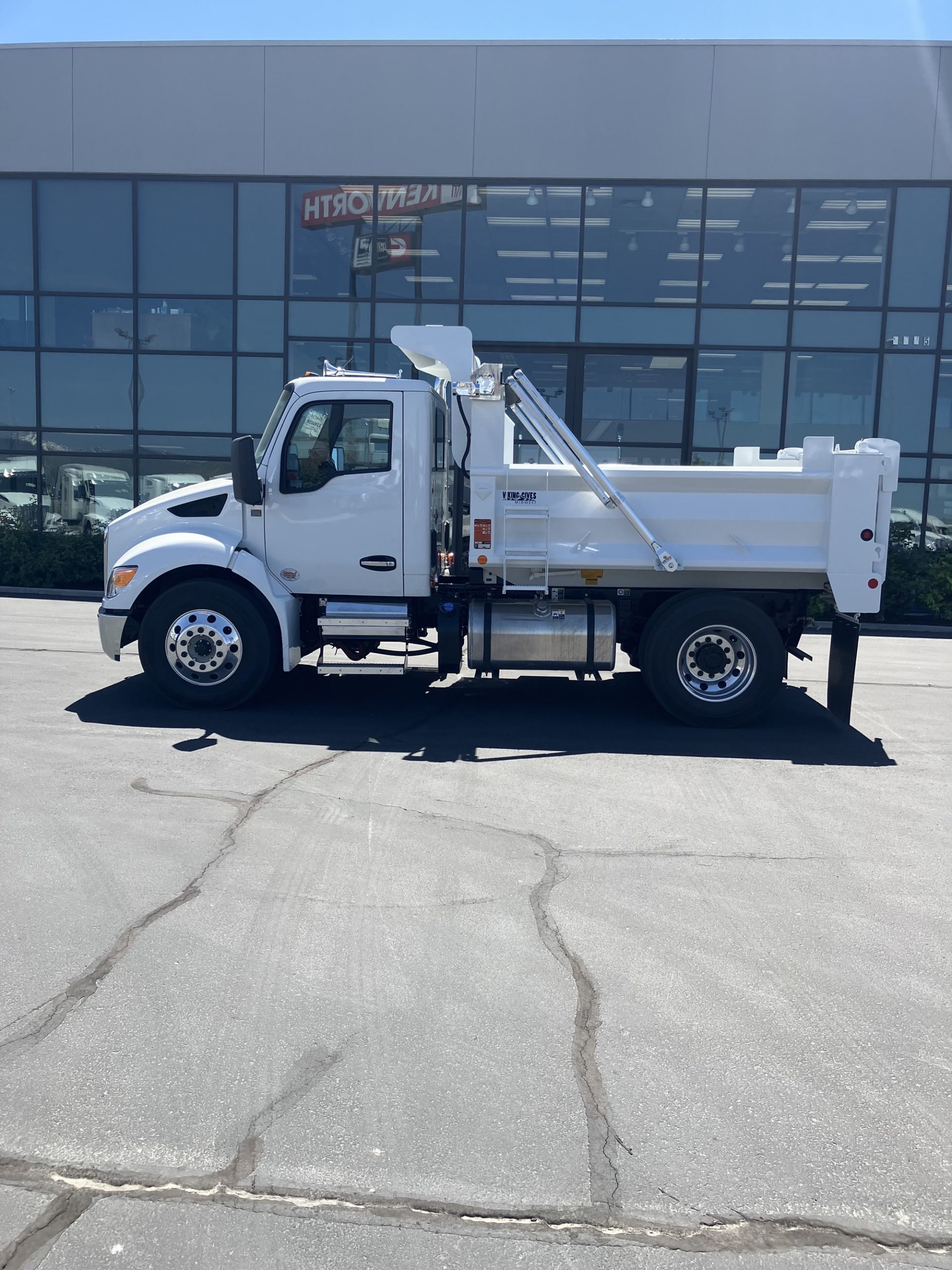 2025 Kenworth T380 - image 5 of 6