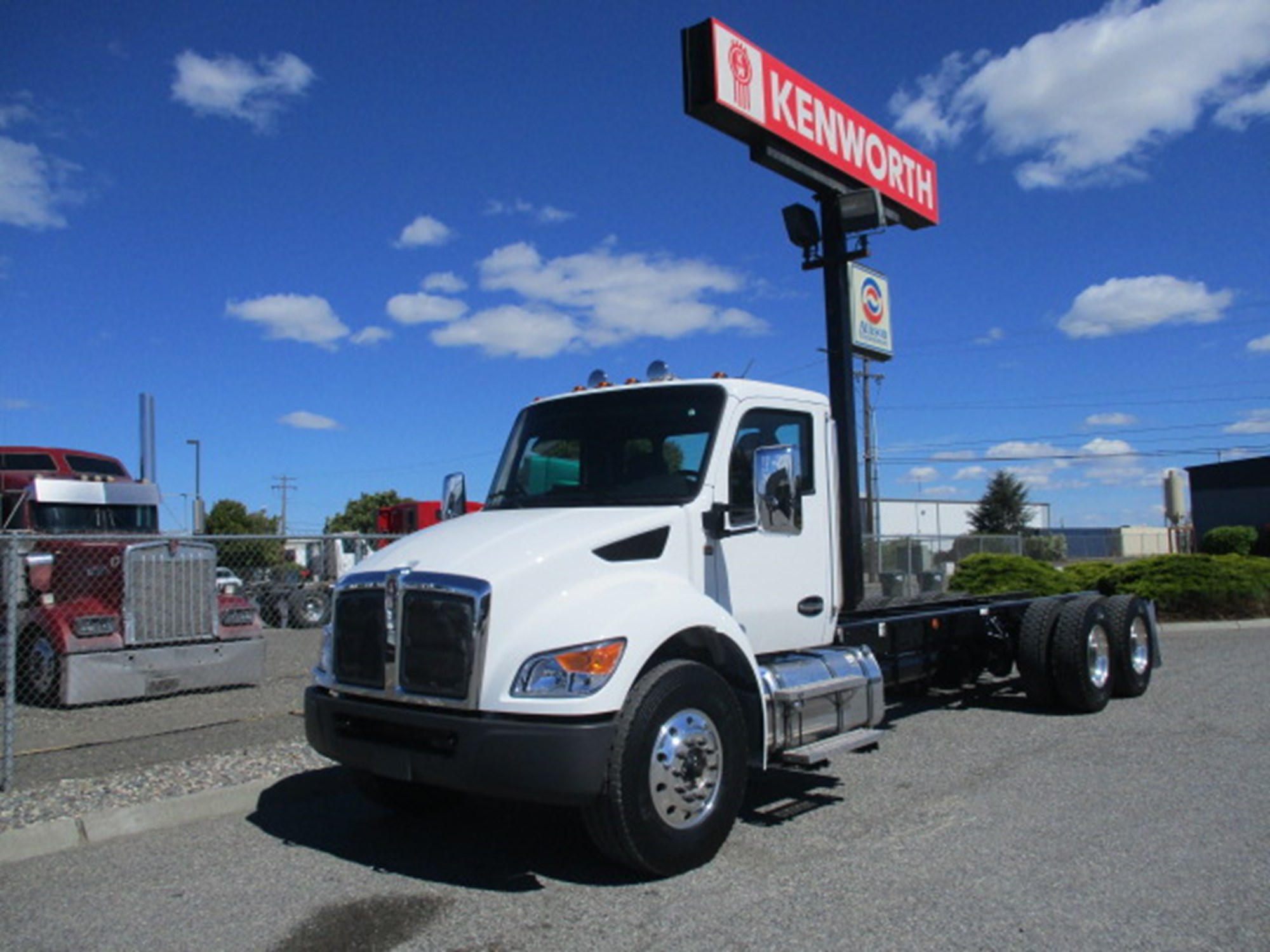 2025 Kenworth T480 - image 1 of 6