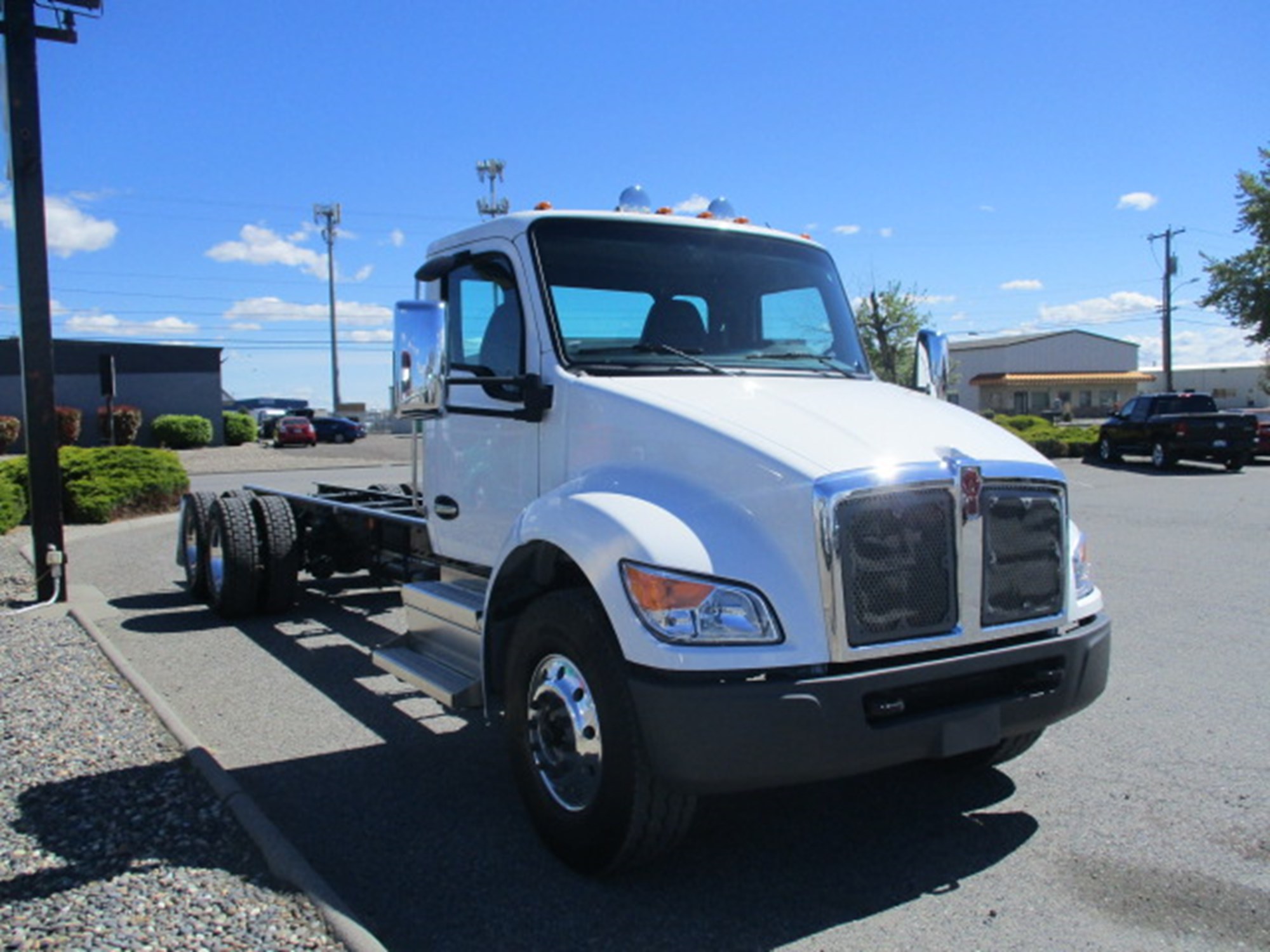 2025 Kenworth T480 - image 2 of 6