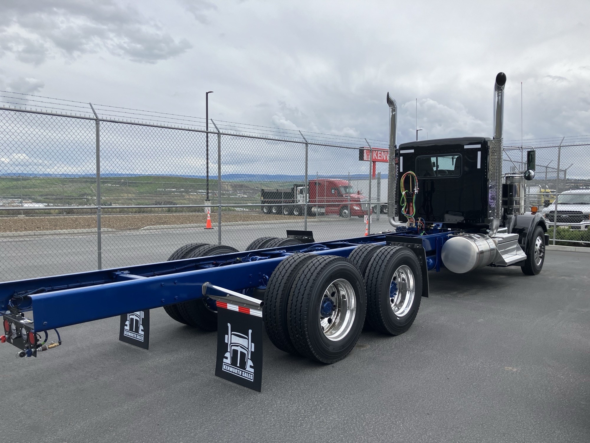 2025 Kenworth W900L - image 5 of 5