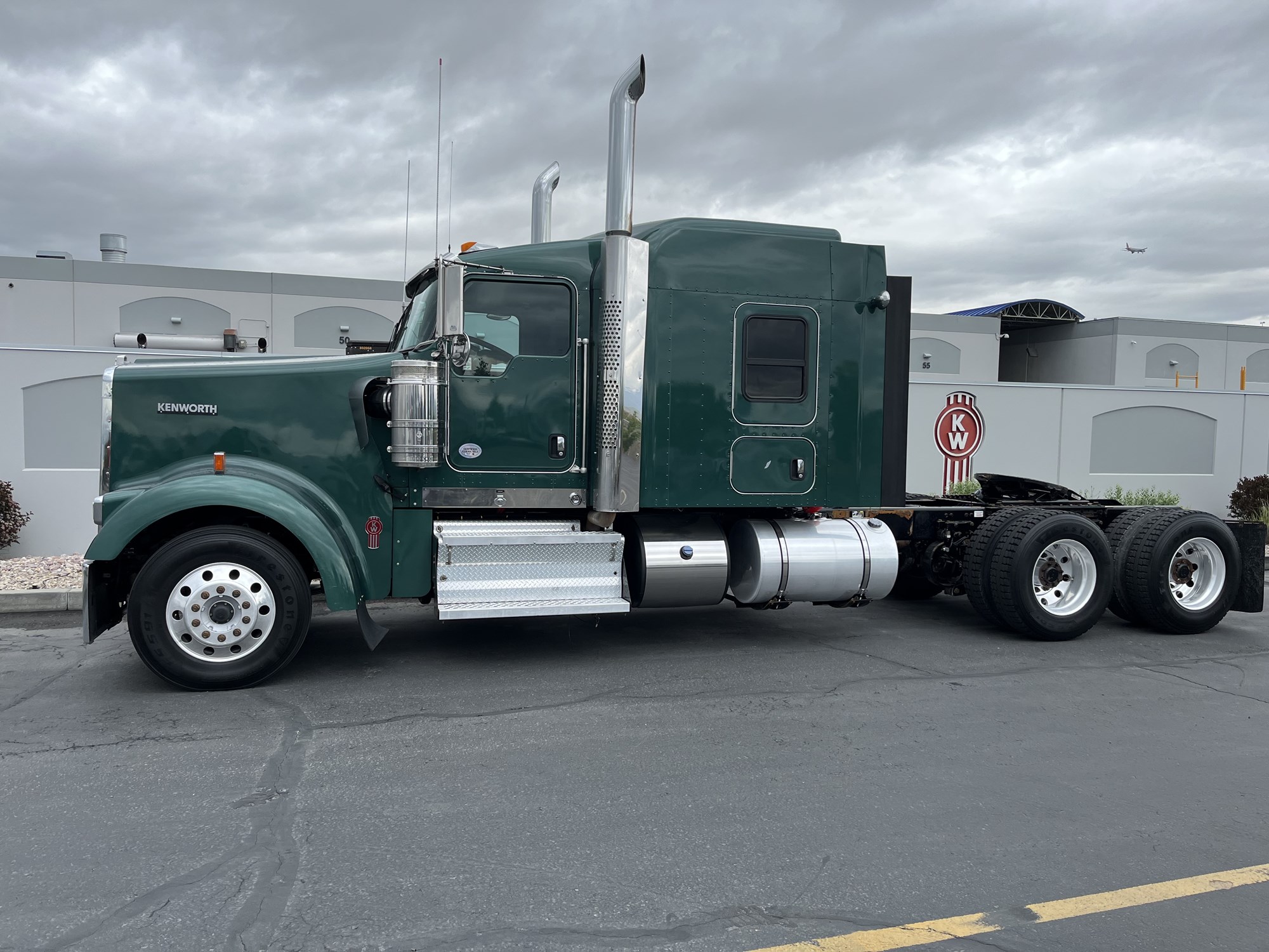 2019 Kenworth W900L - image 1 of 6