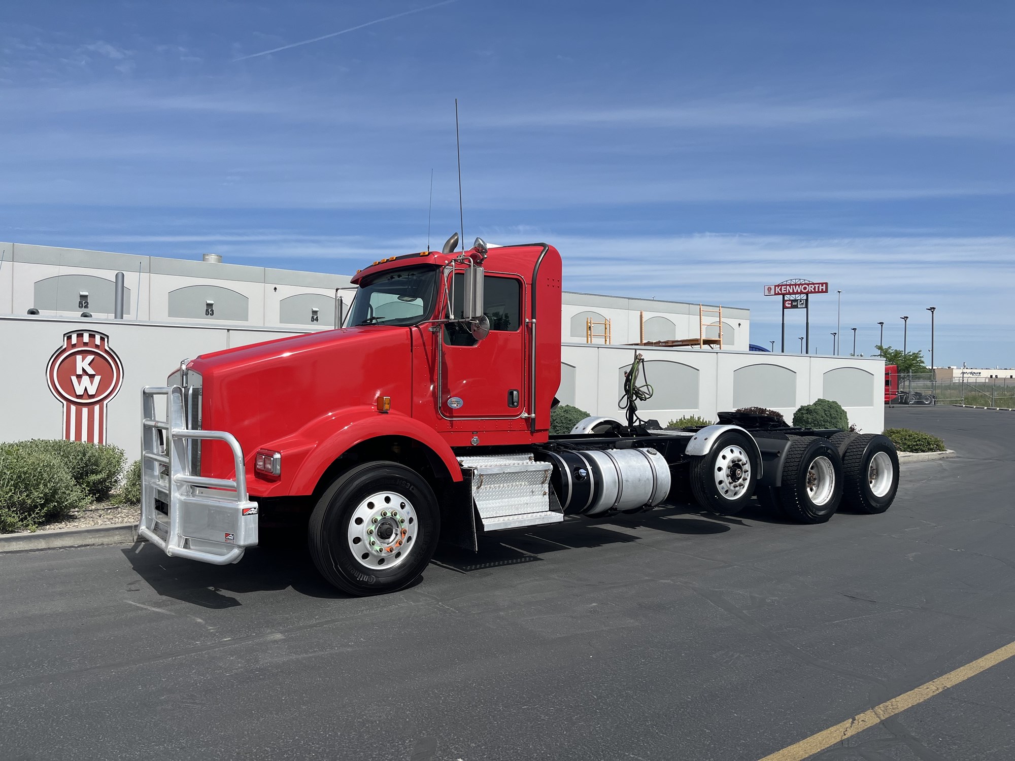 2020 Kenworth T800 - image 1 of 6