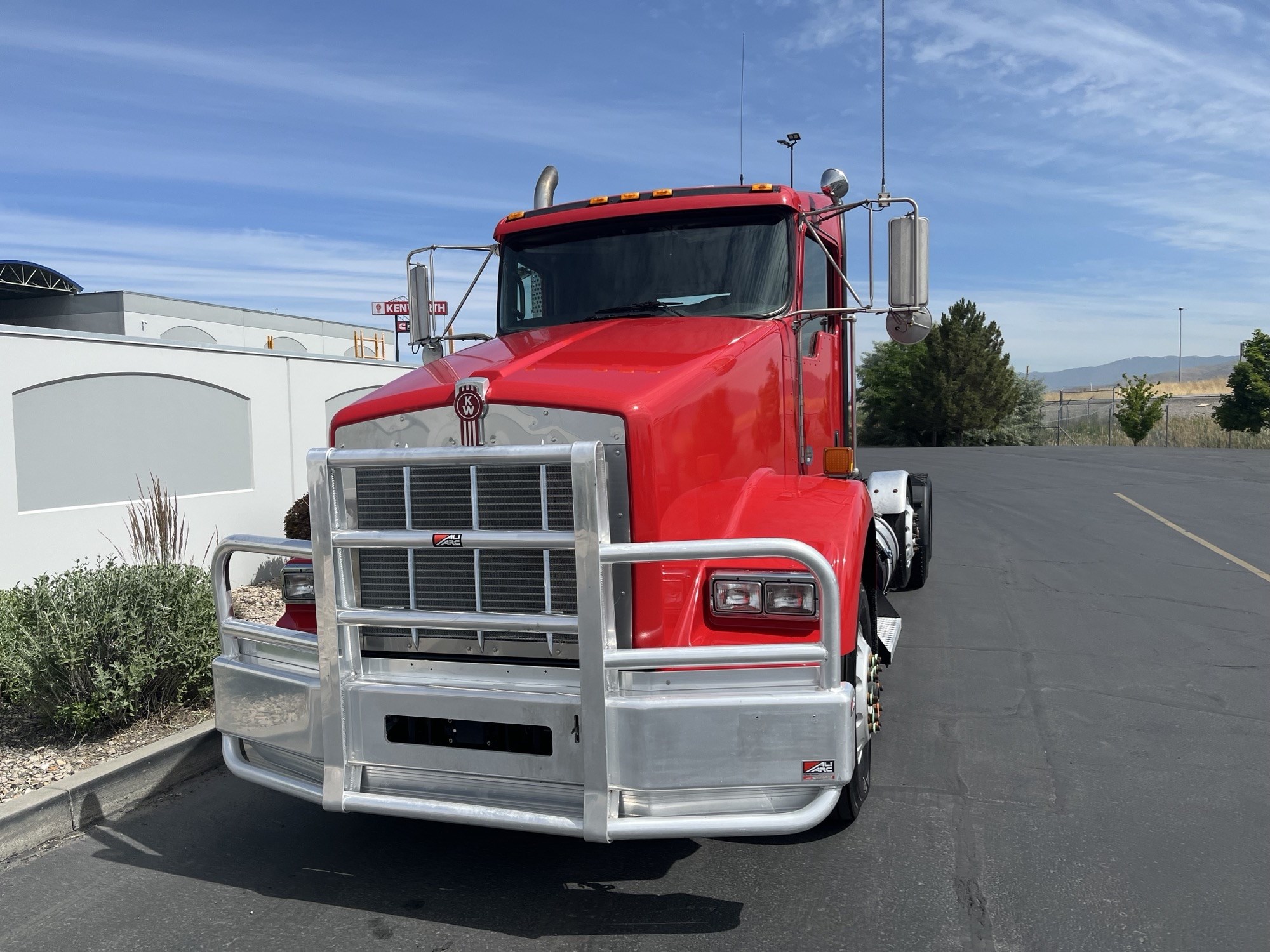 2020 Kenworth T800 - image 2 of 6