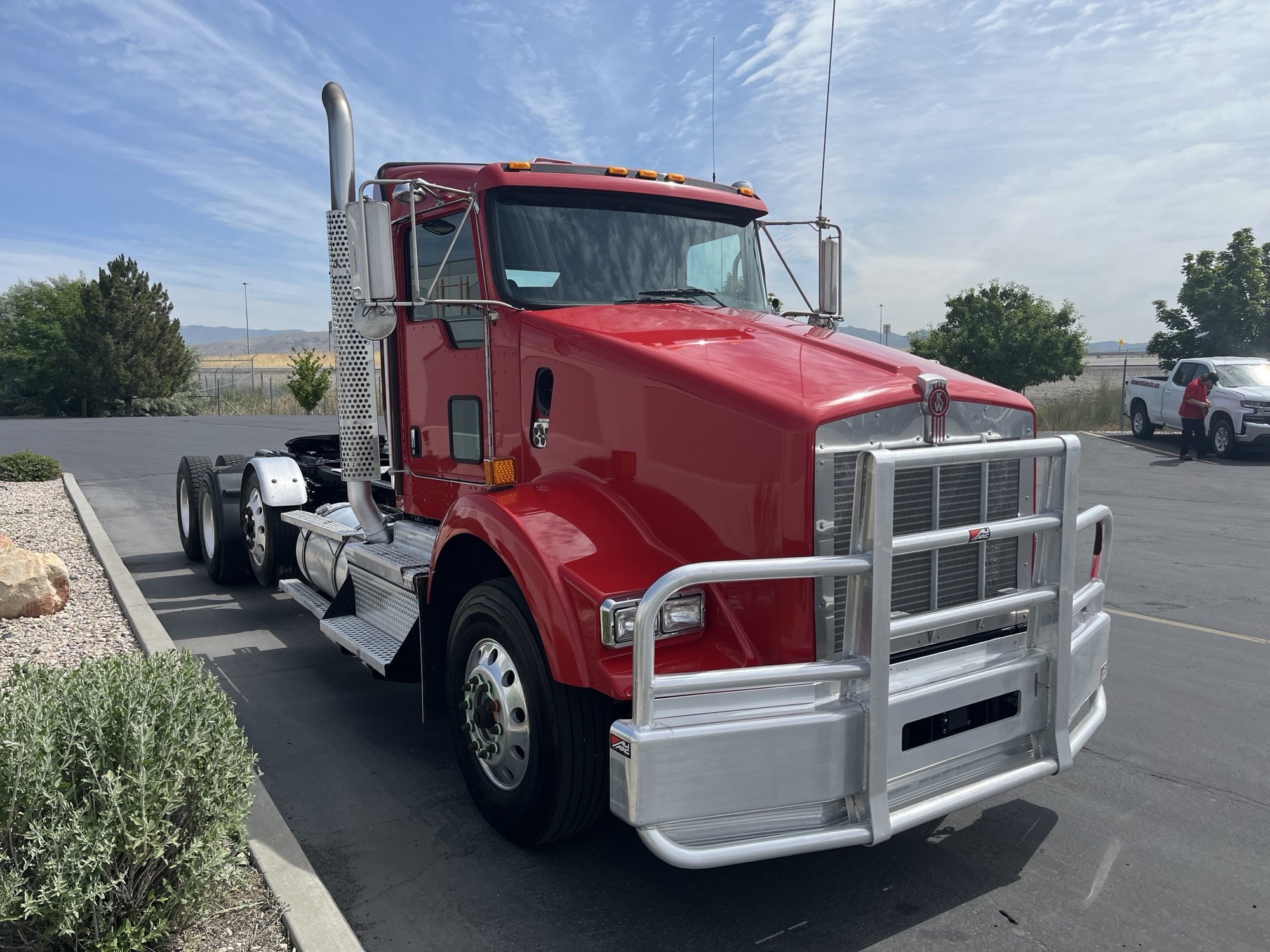 2020 Kenworth T800 - image 3 of 6