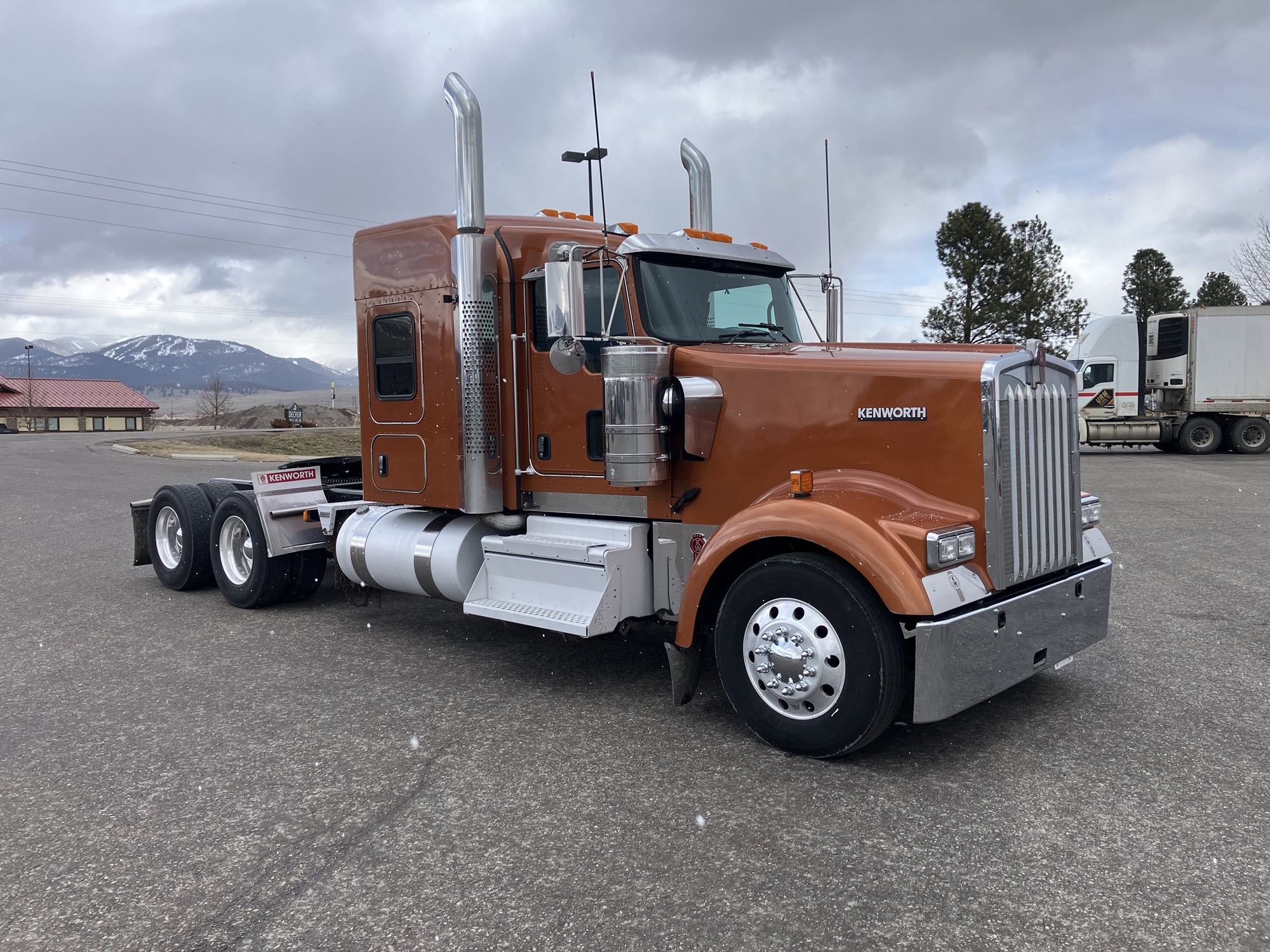 2020 Kenworth W900 - image 2 of 3