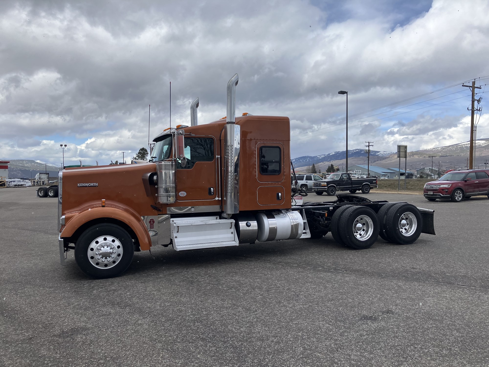 2020 Kenworth W900 - image 3 of 3