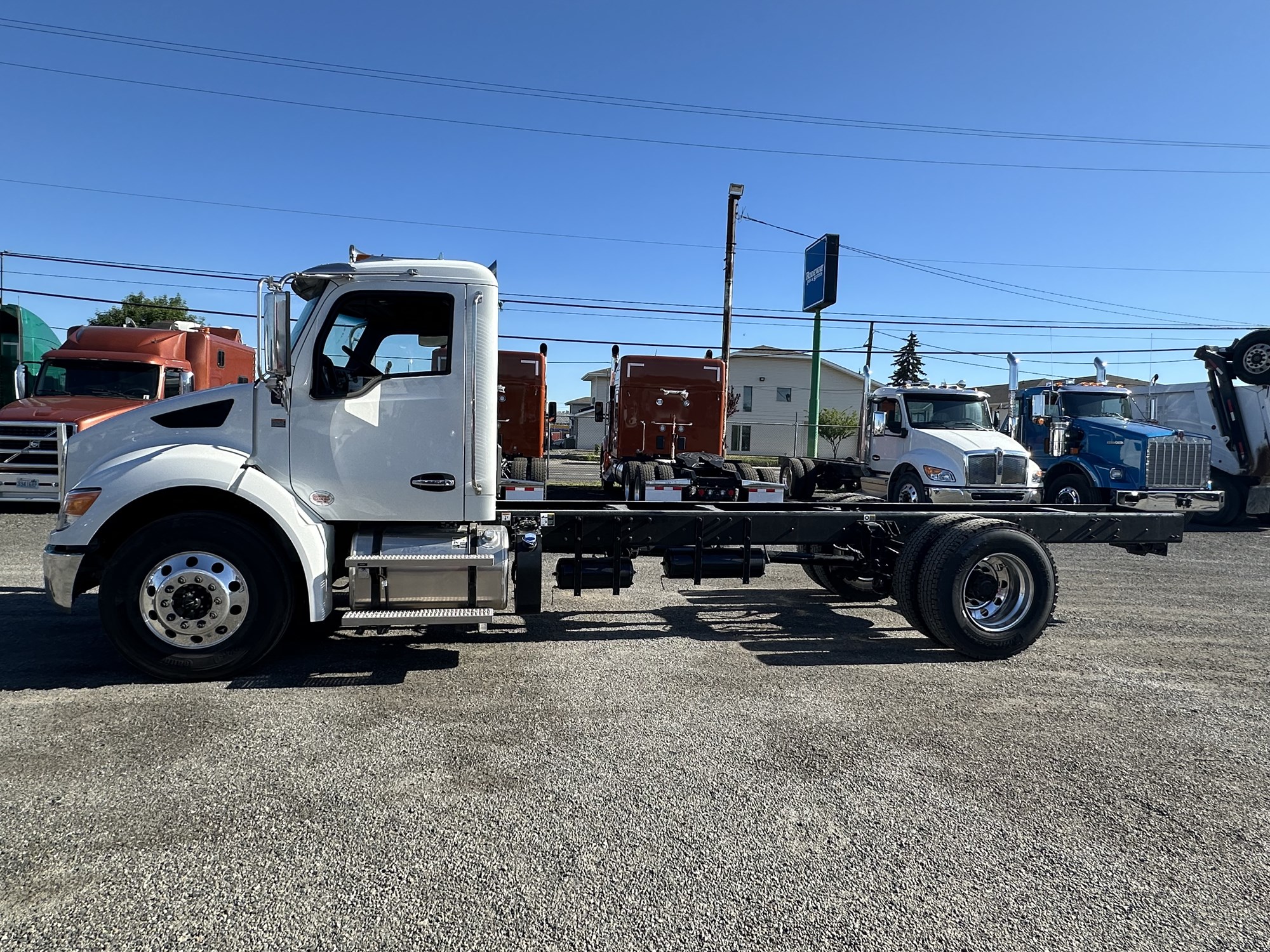 2024 Kenworth T380 - image 2 of 6