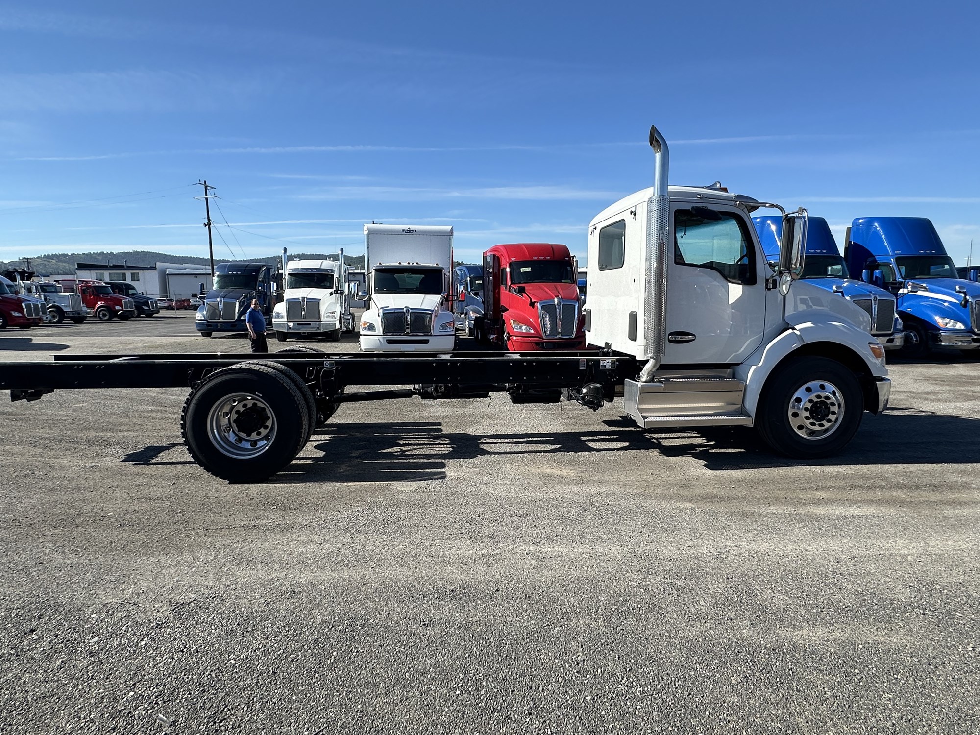 2024 Kenworth T380 - image 4 of 6