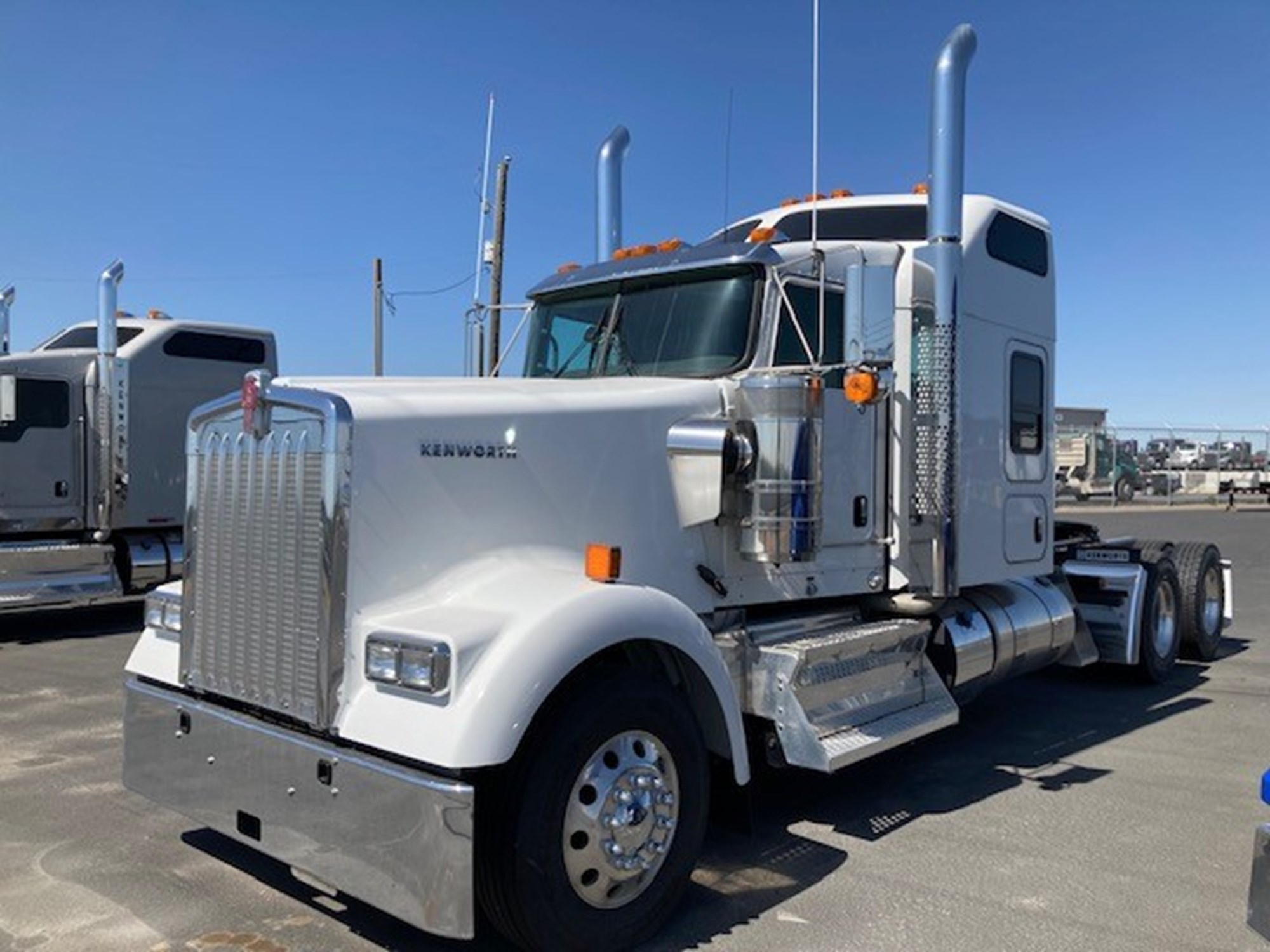 2024 Kenworth W900B - image 1 of 6