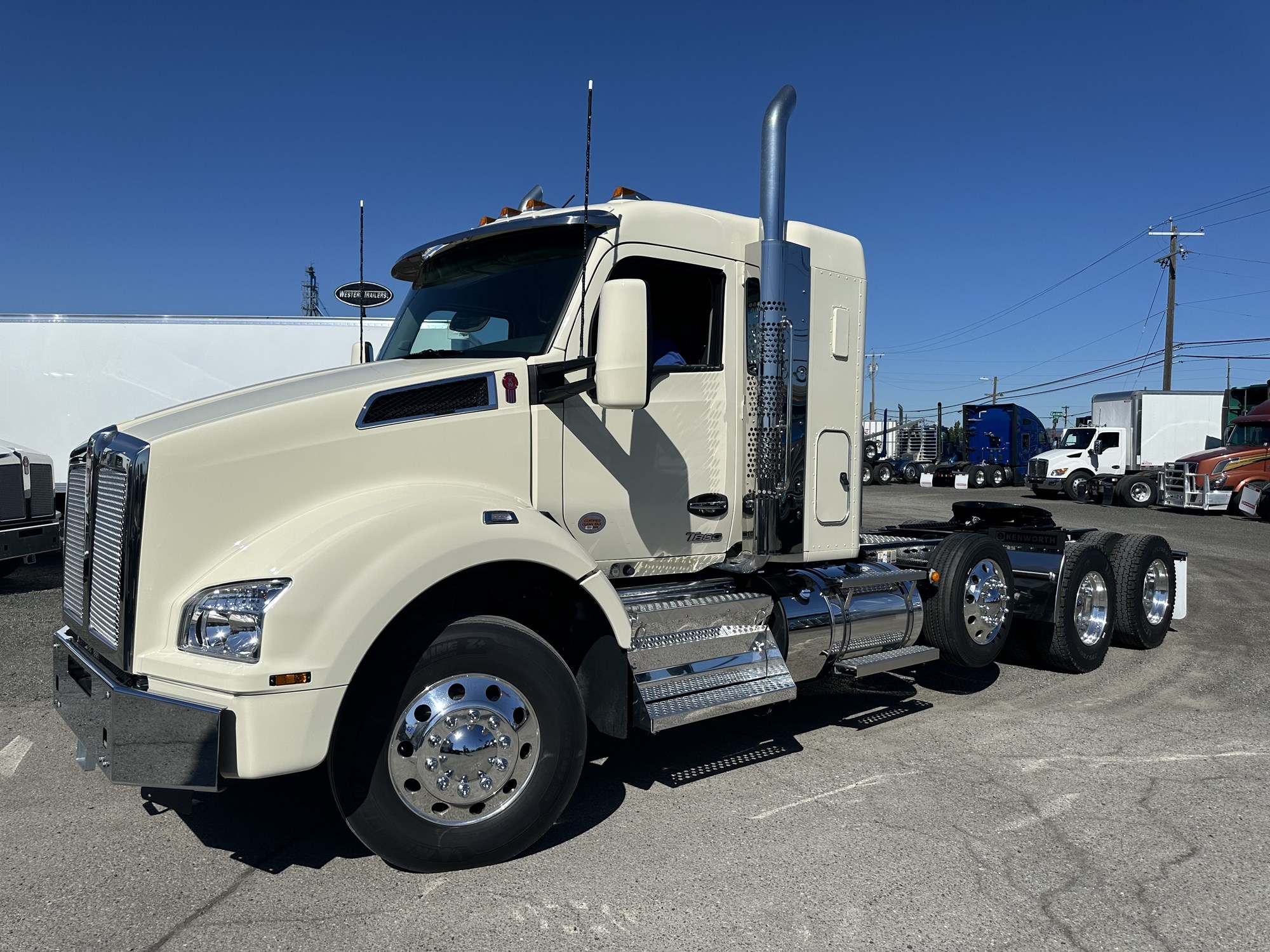 2025 Kenworth T880 - image 1 of 6