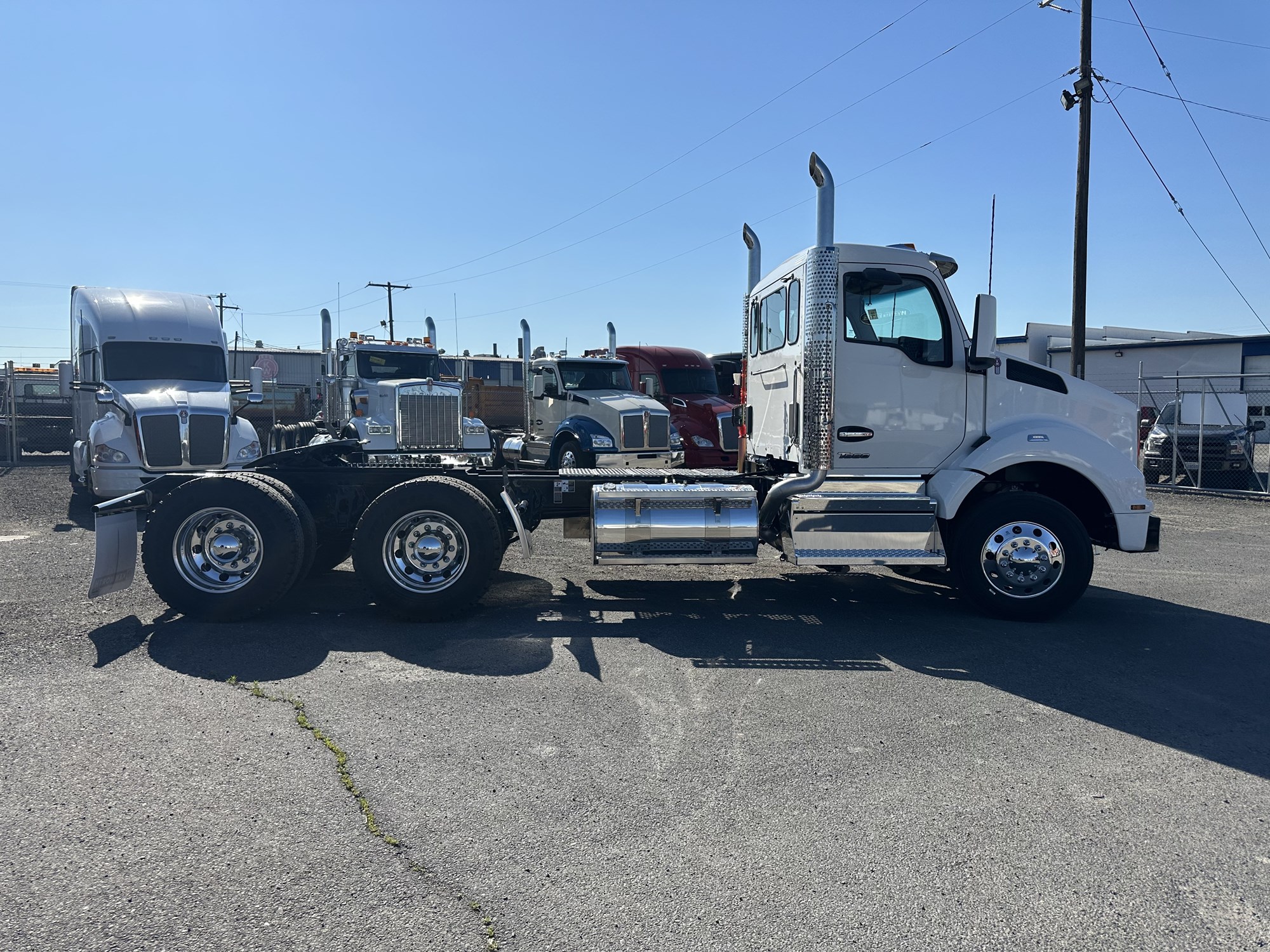 2025 Kenworth T880 - image 3 of 6