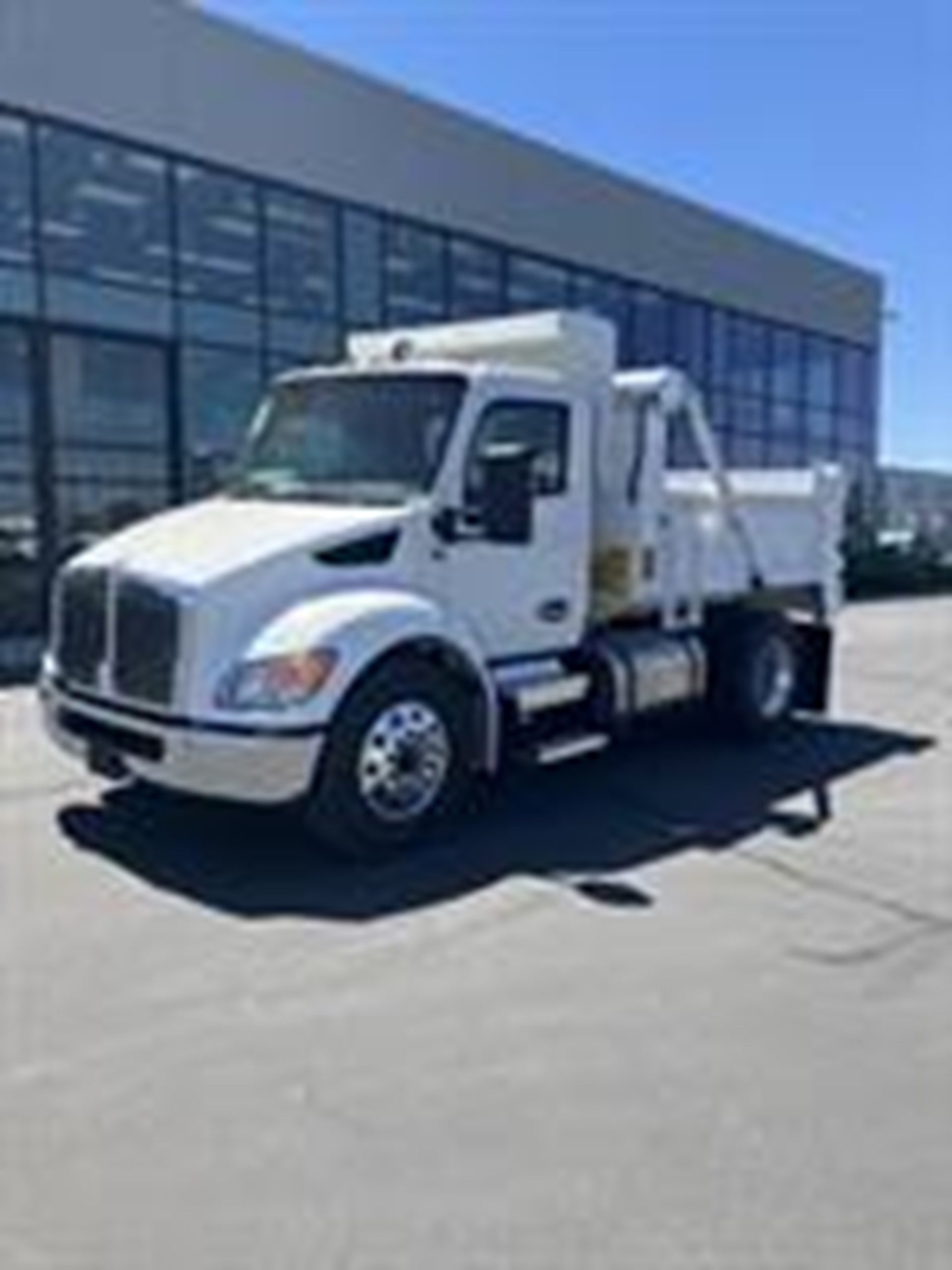 2025 Kenworth T380 - image 1 of 6