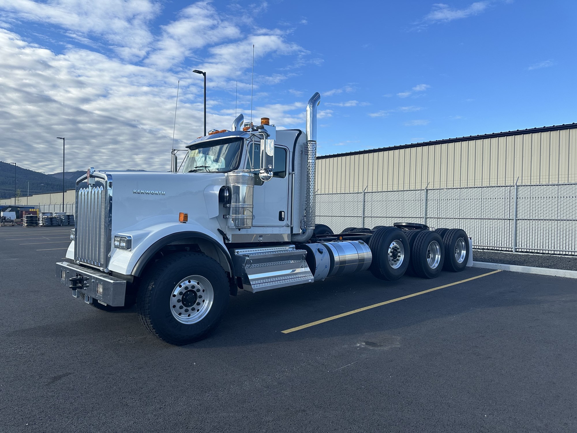 2025 Kenworth W900B - image 1 of 6