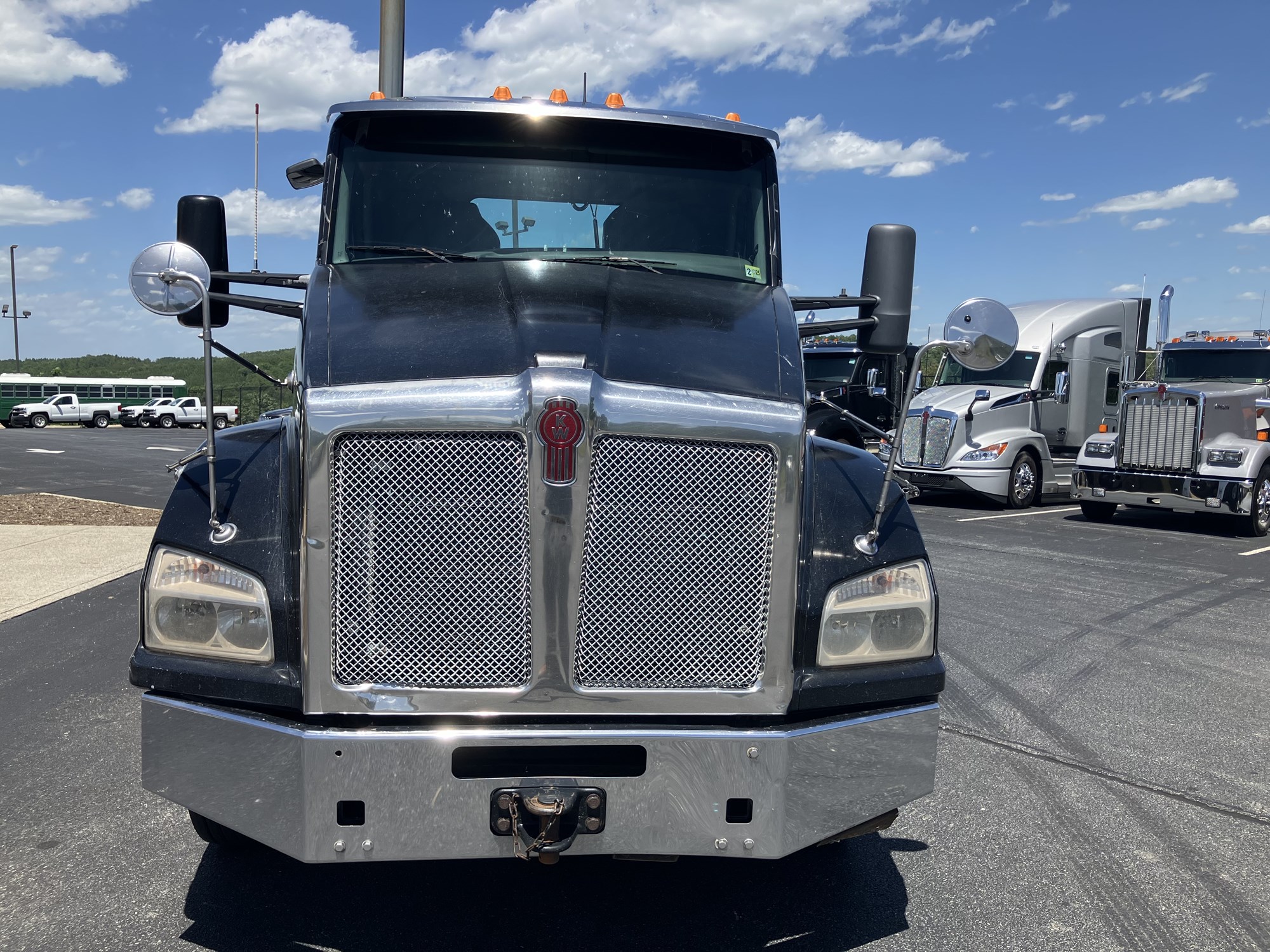 2015 Kenworth T880 - image 2 of 6