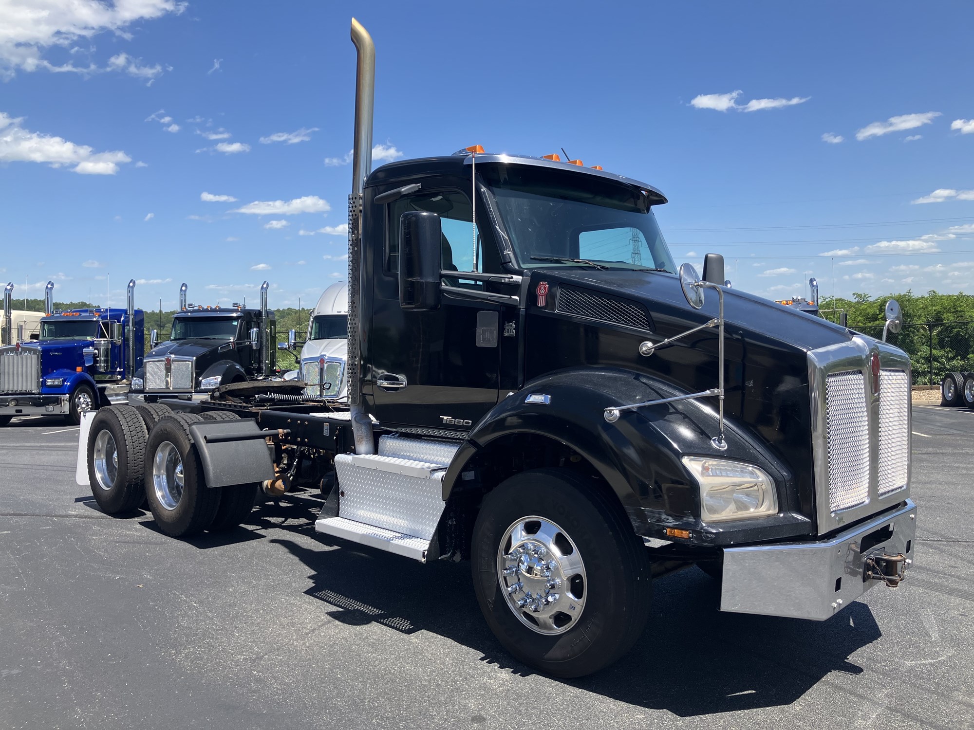 2015 Kenworth T880 - image 3 of 6