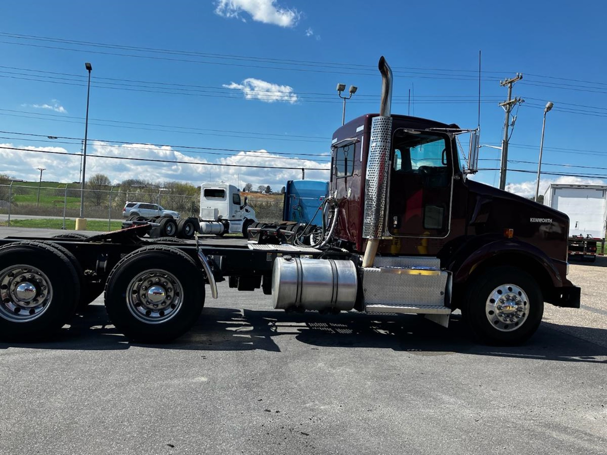 2015 Kenworth T800 - image 4 of 6