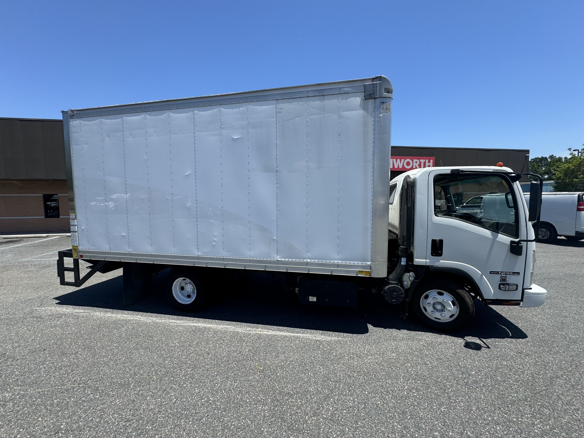 2018 Isuzu NPR HD - image 3 of 6