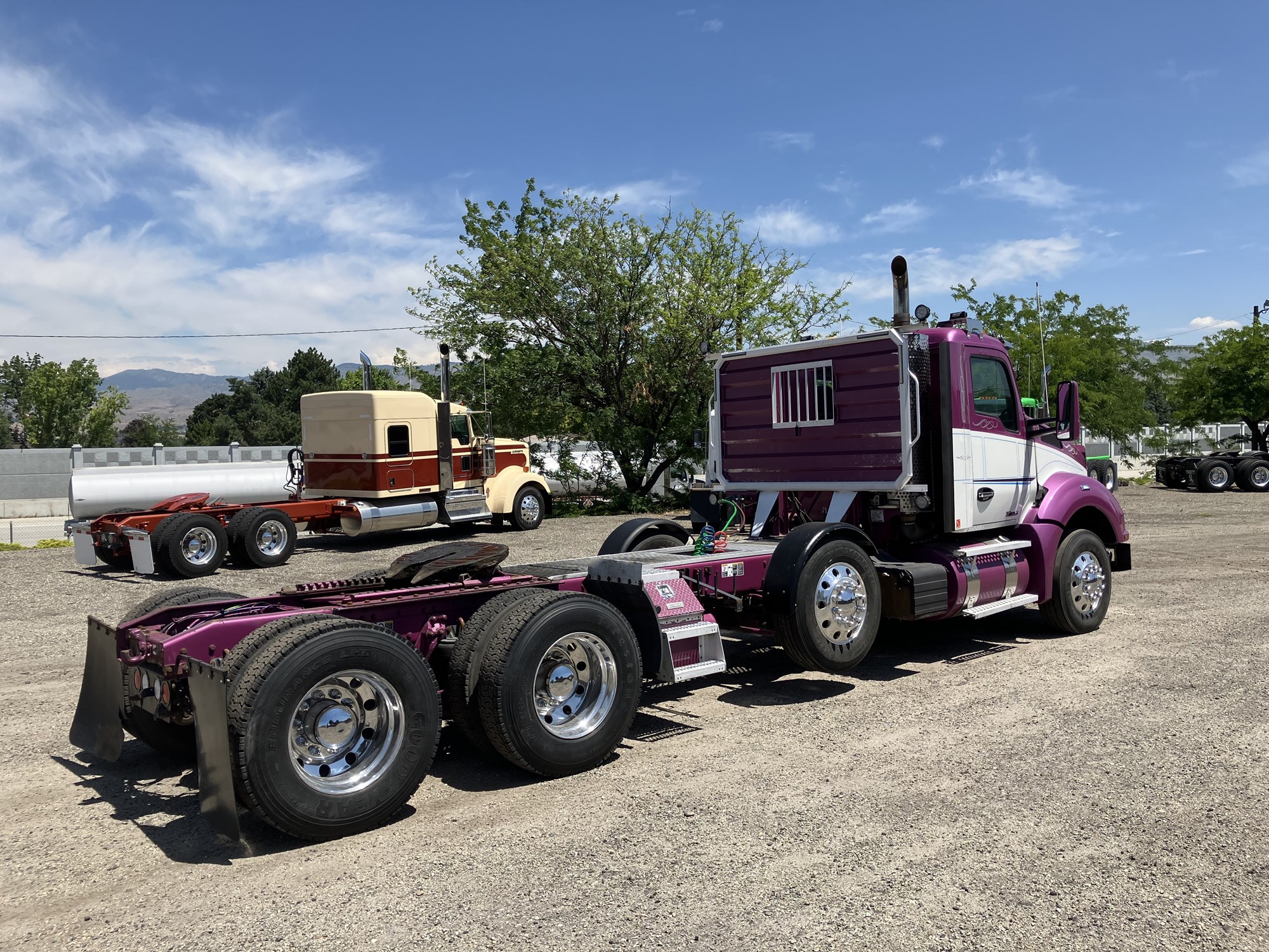 2018 Kenworth T880 - image 5 of 6