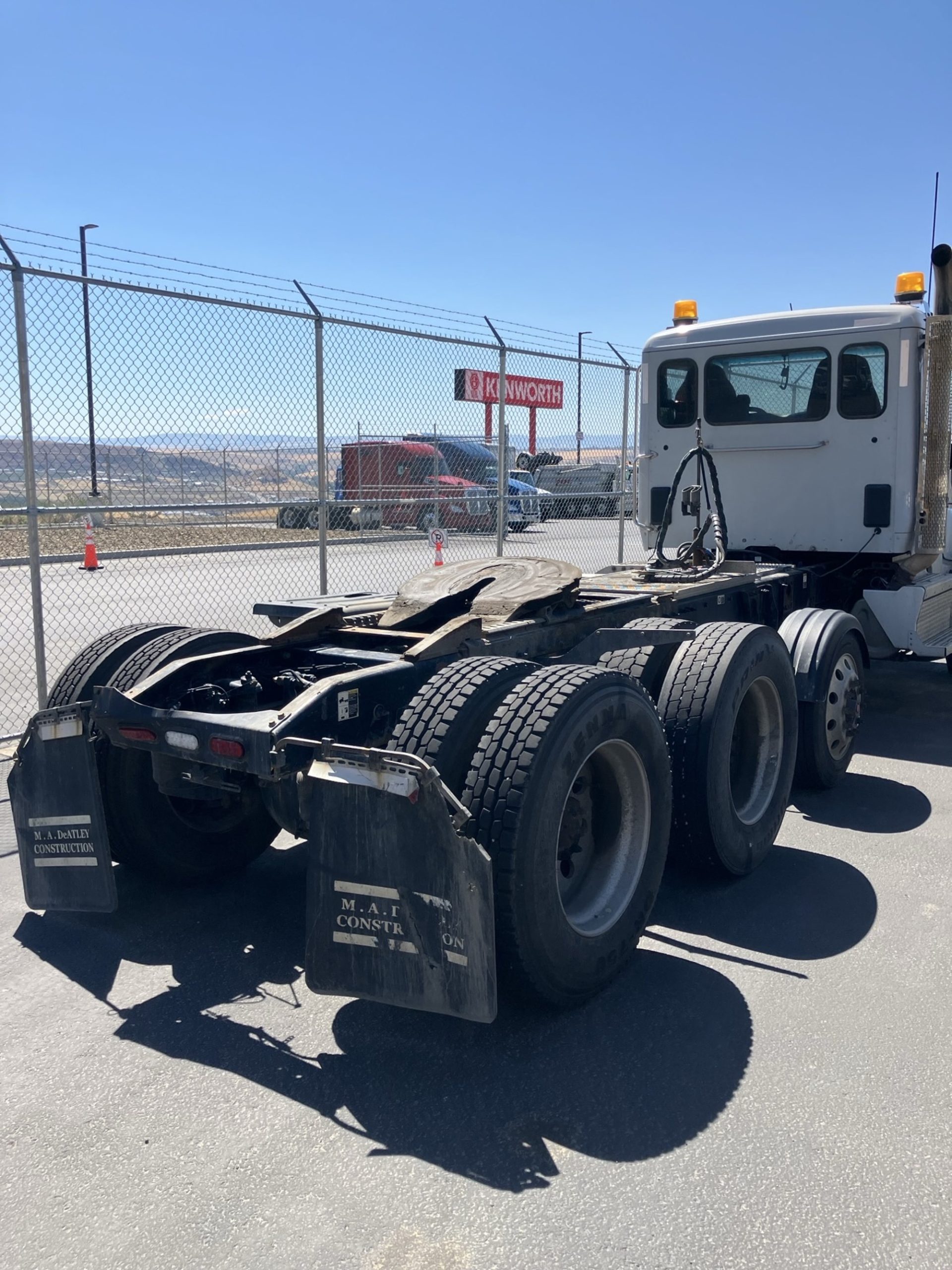 2020 Peterbilt 567 - image 2 of 2