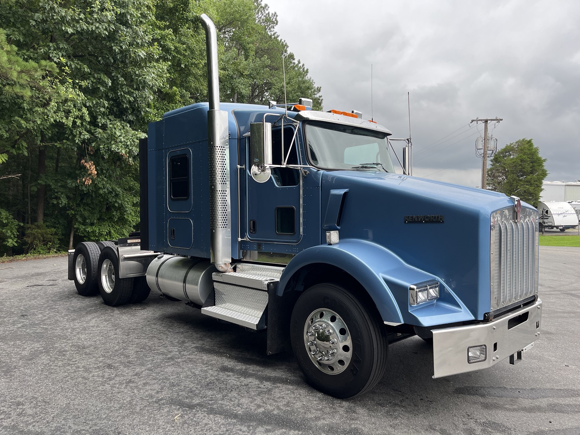 2020 Kenworth T800B - image 3 of 6