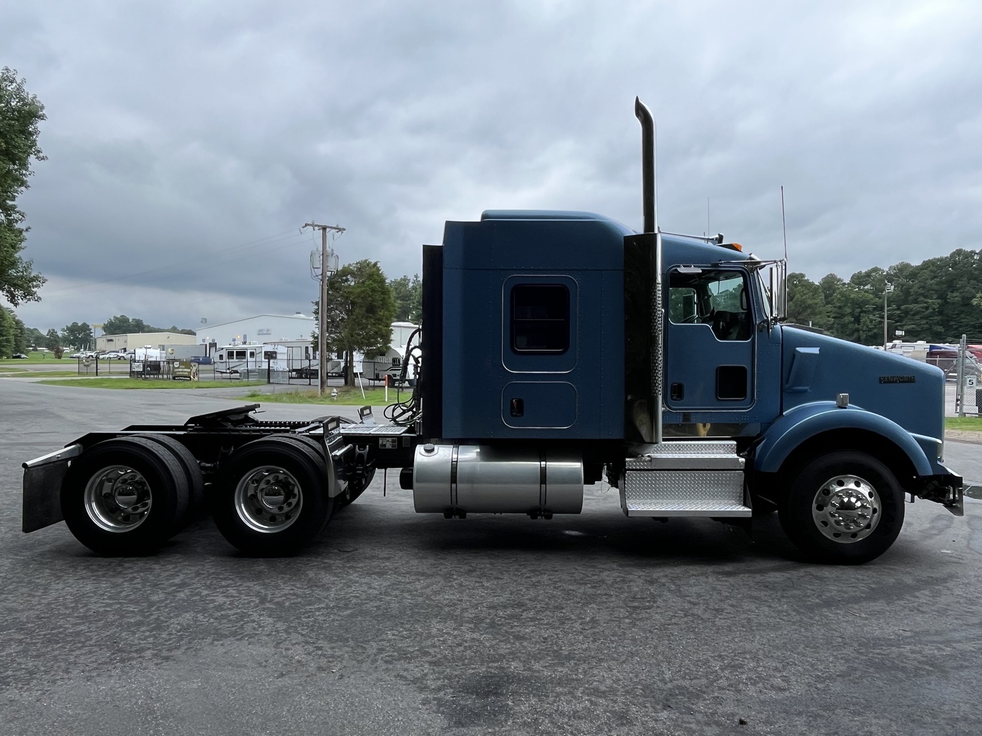 2020 Kenworth T800B - image 4 of 6