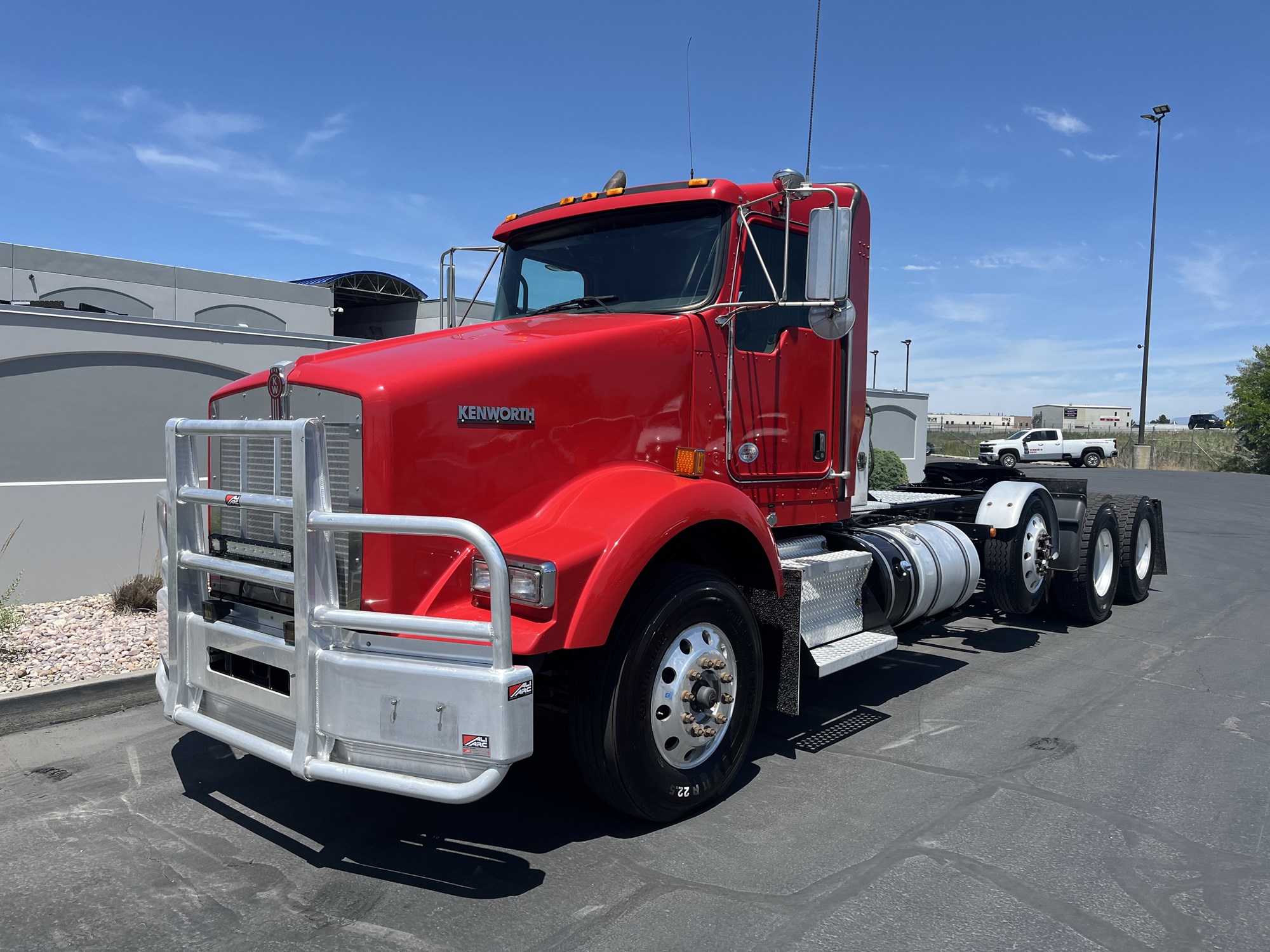 2020 Kenworth T800 - image 2 of 6