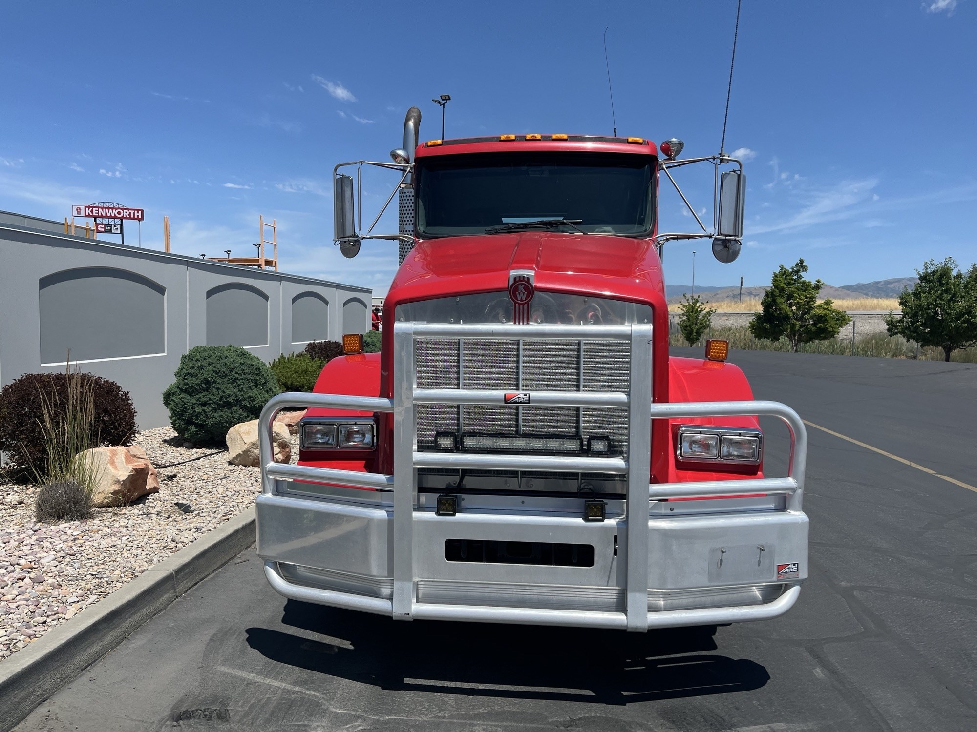 2020 Kenworth T800 - image 3 of 6