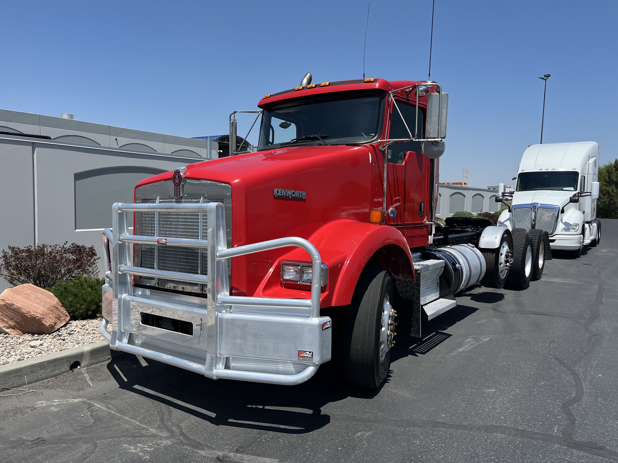 2020 Kenworth T800 - image 2 of 6