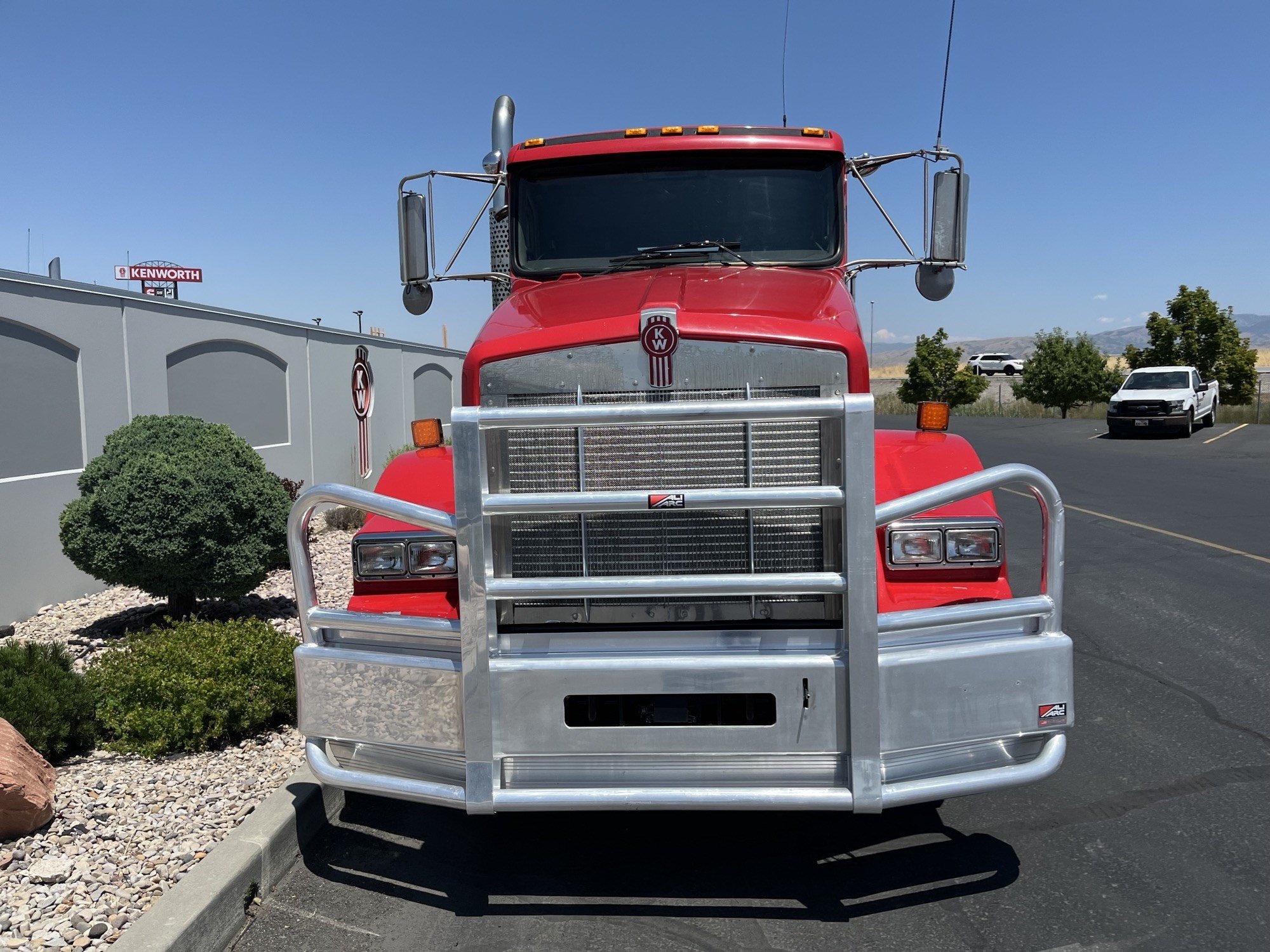 2020 Kenworth T800 - image 3 of 6