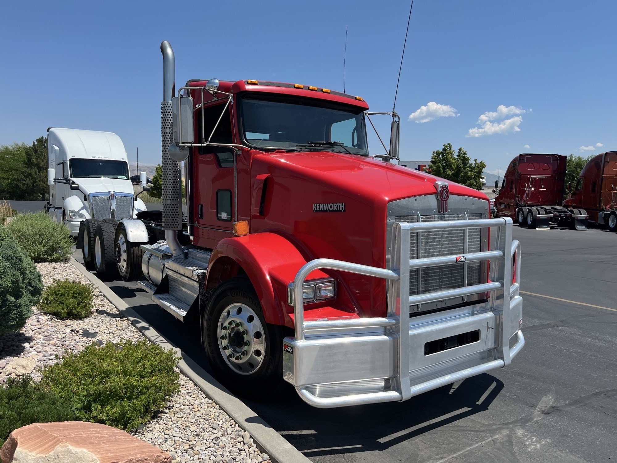 2020 Kenworth T800 - image 4 of 6