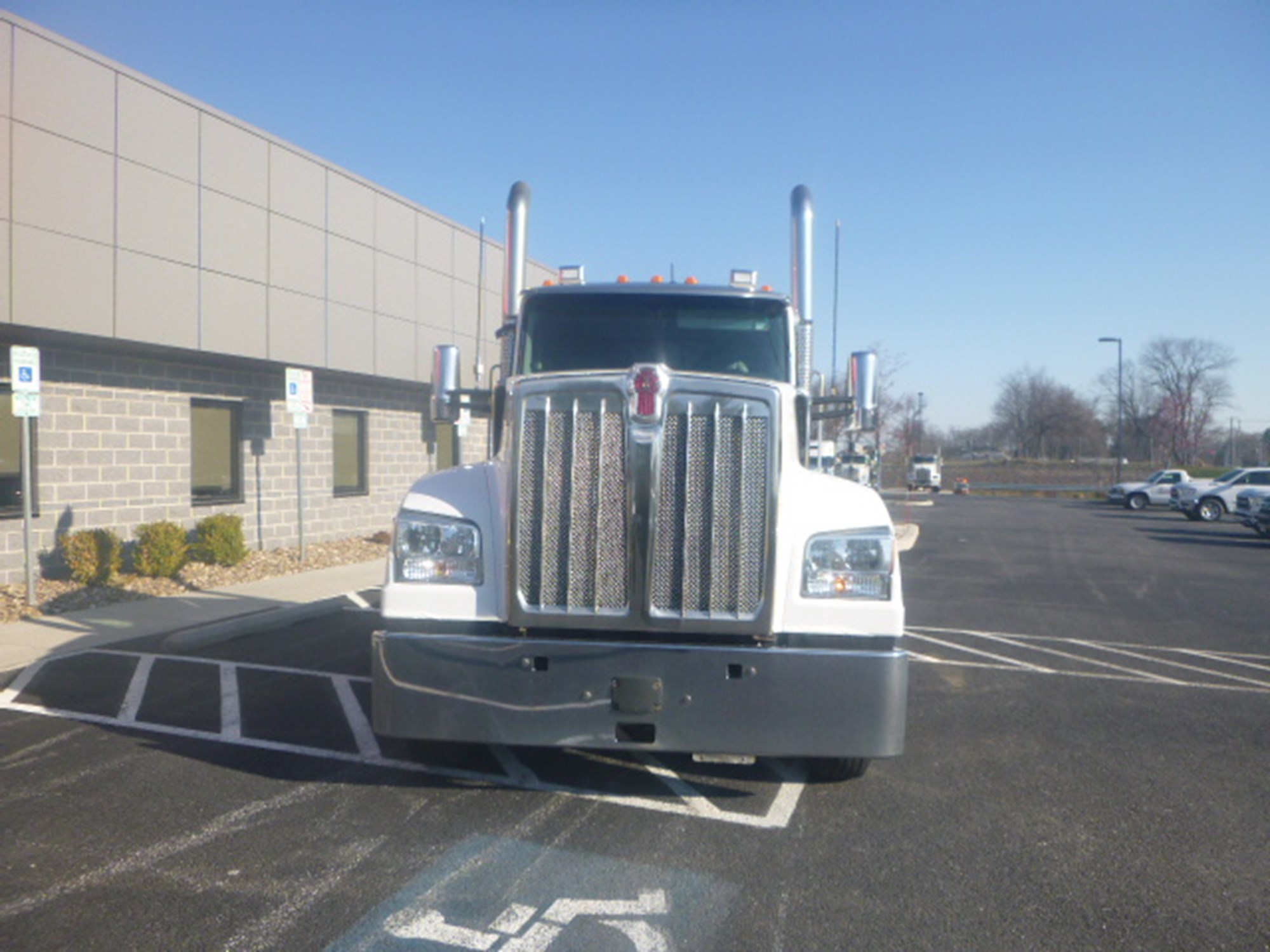 2020 Kenworth W990 - image 3 of 6