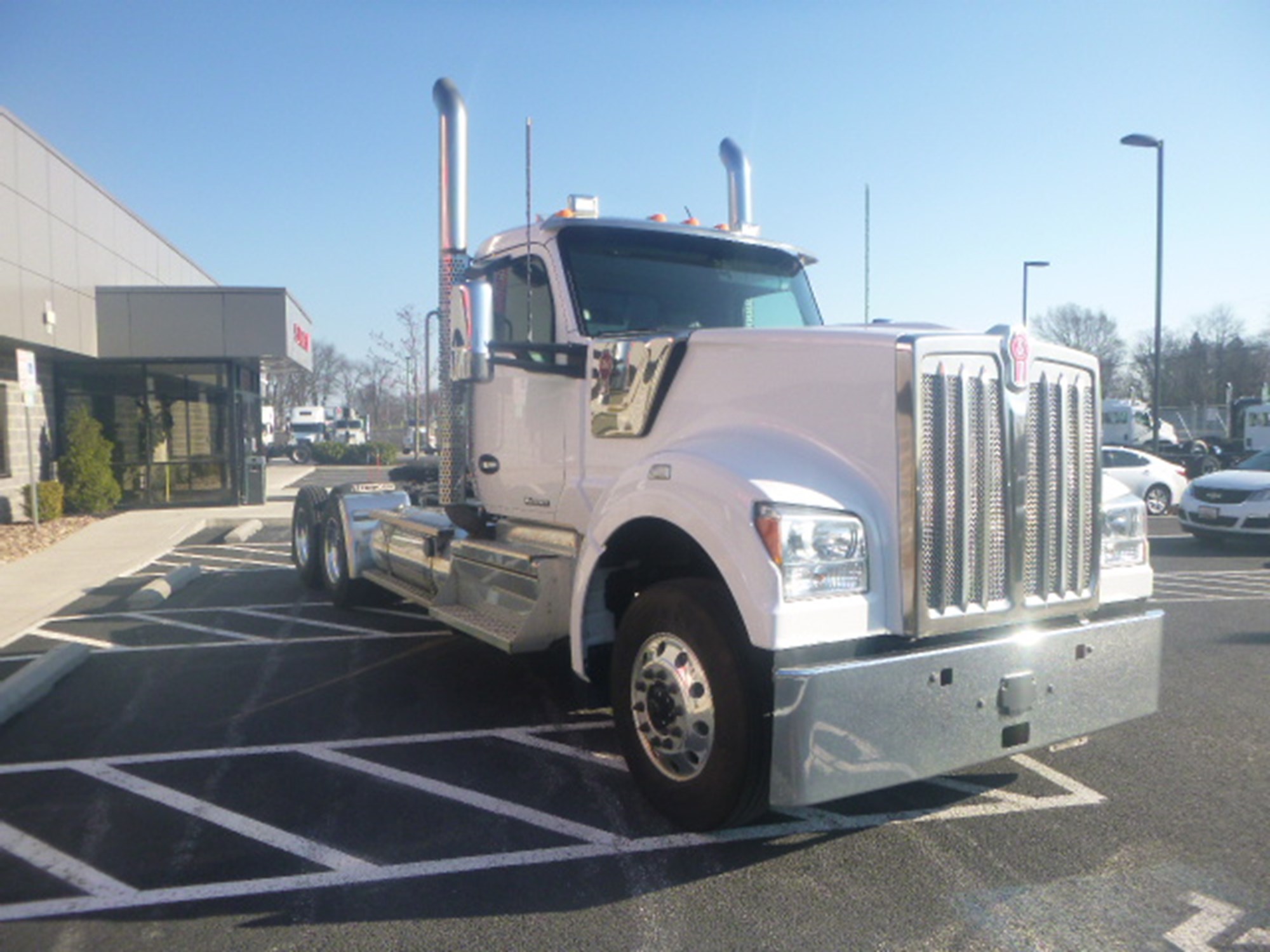 2020 Kenworth W990 - image 4 of 6