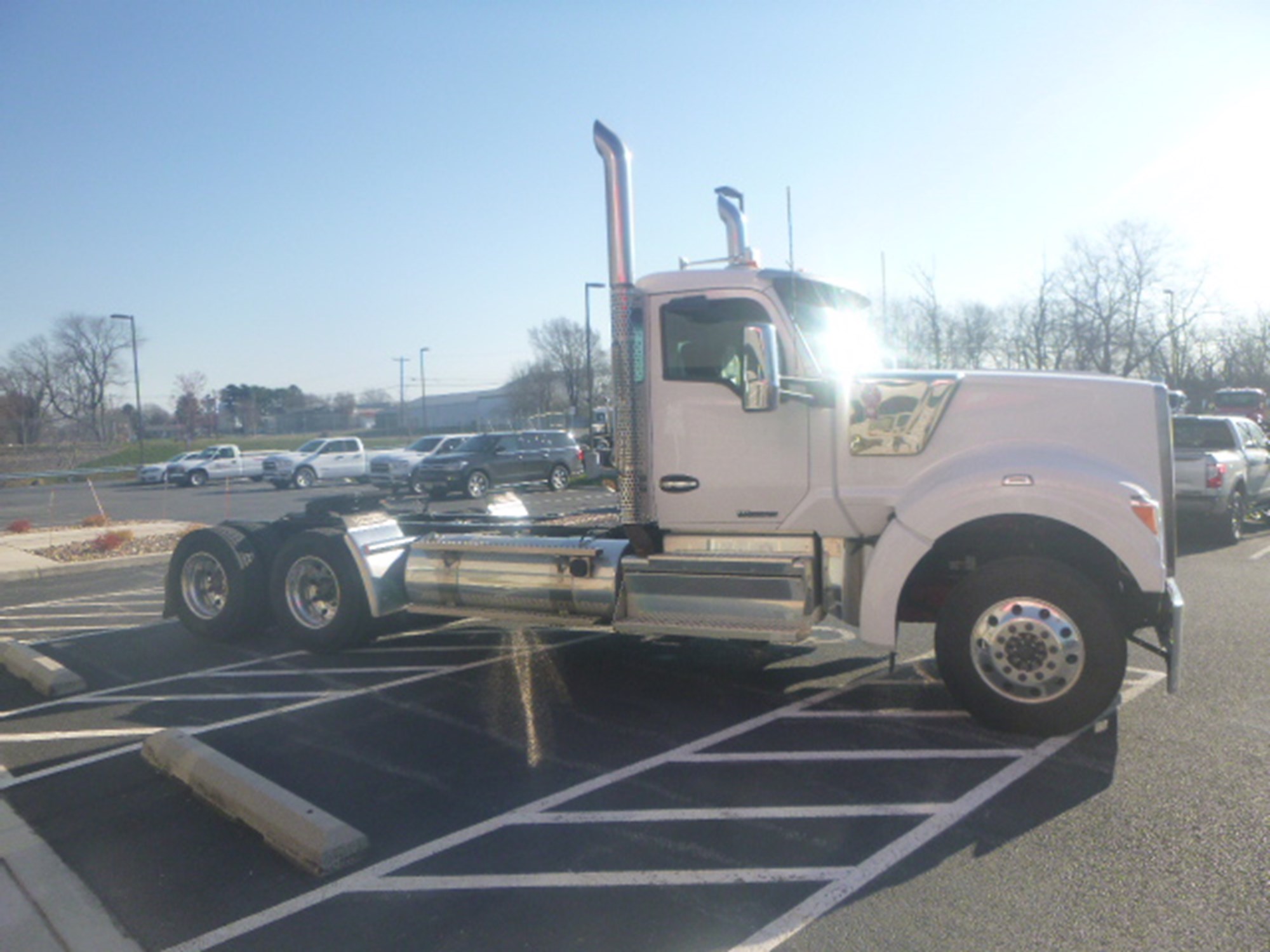 2020 Kenworth W990 - image 5 of 6